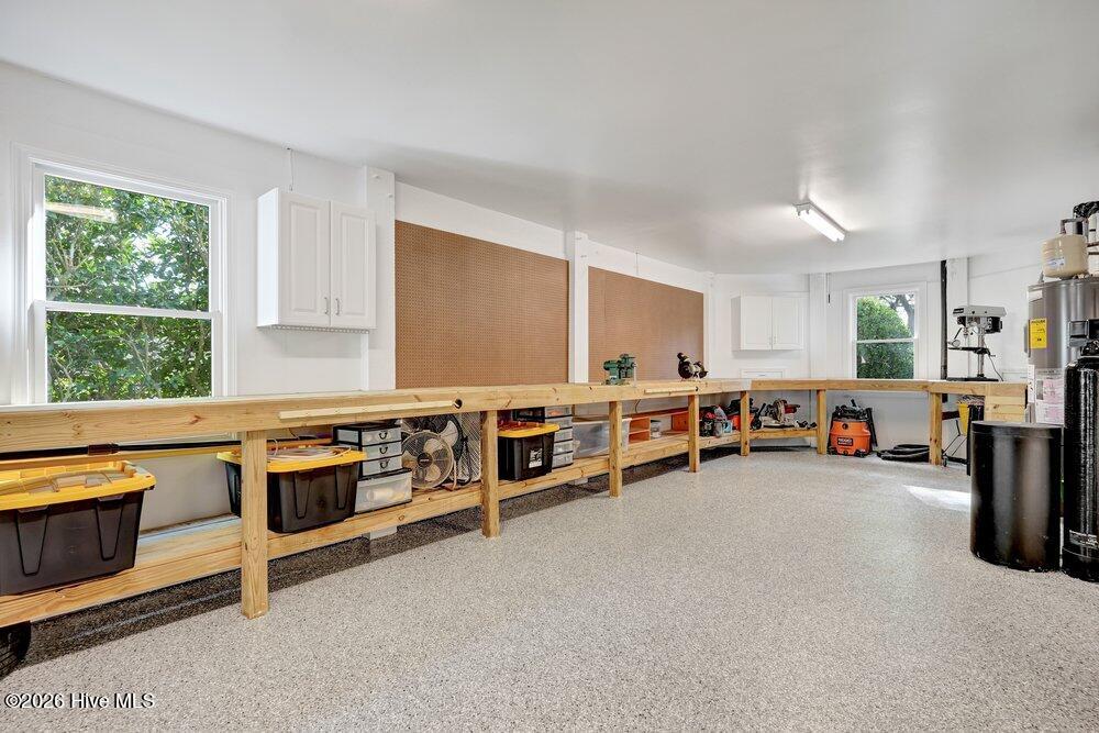 100563942 | Photo 44