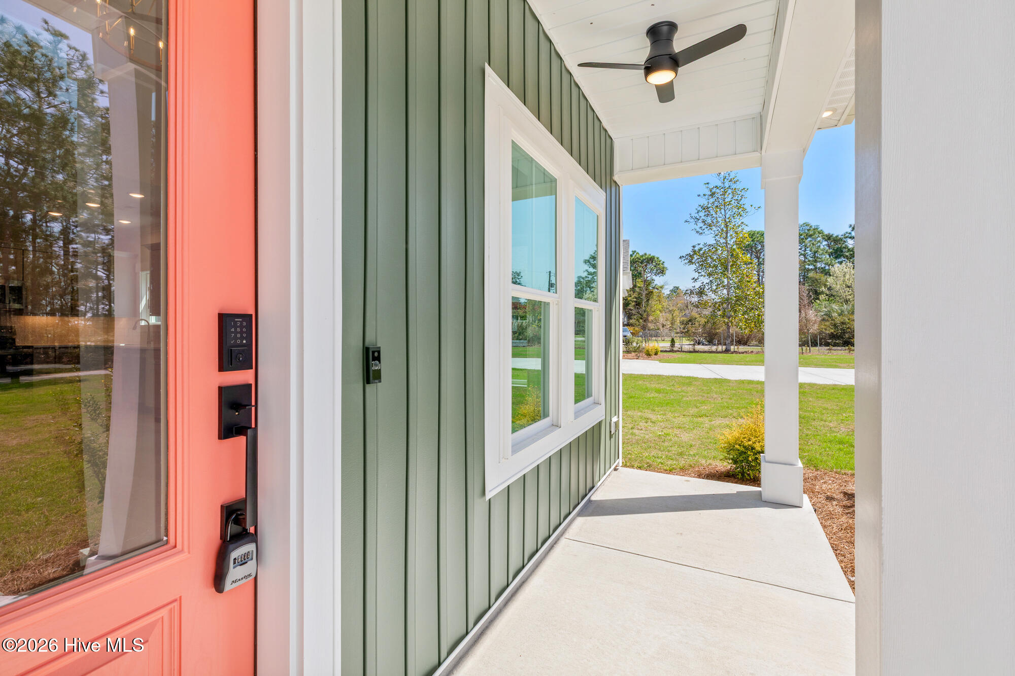 100561185 | Photo 52