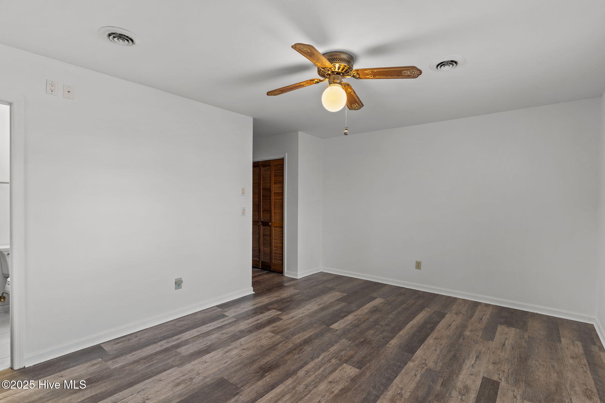 100545150 | Photo 30