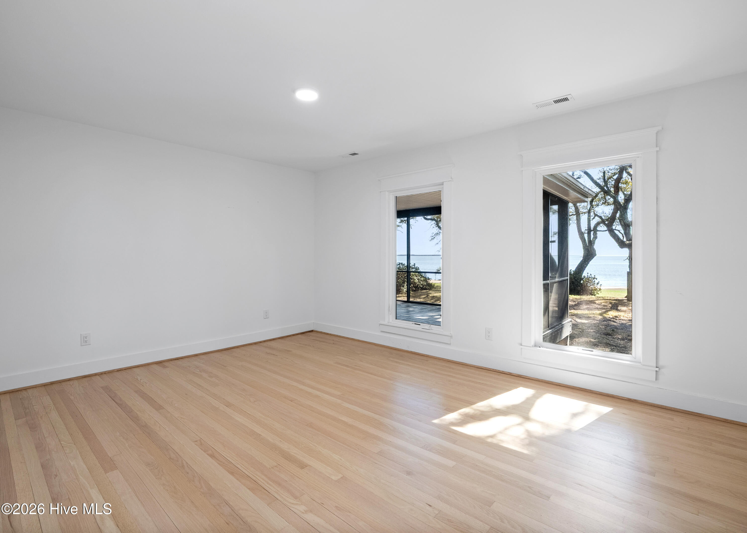 100559476 | Photo 30