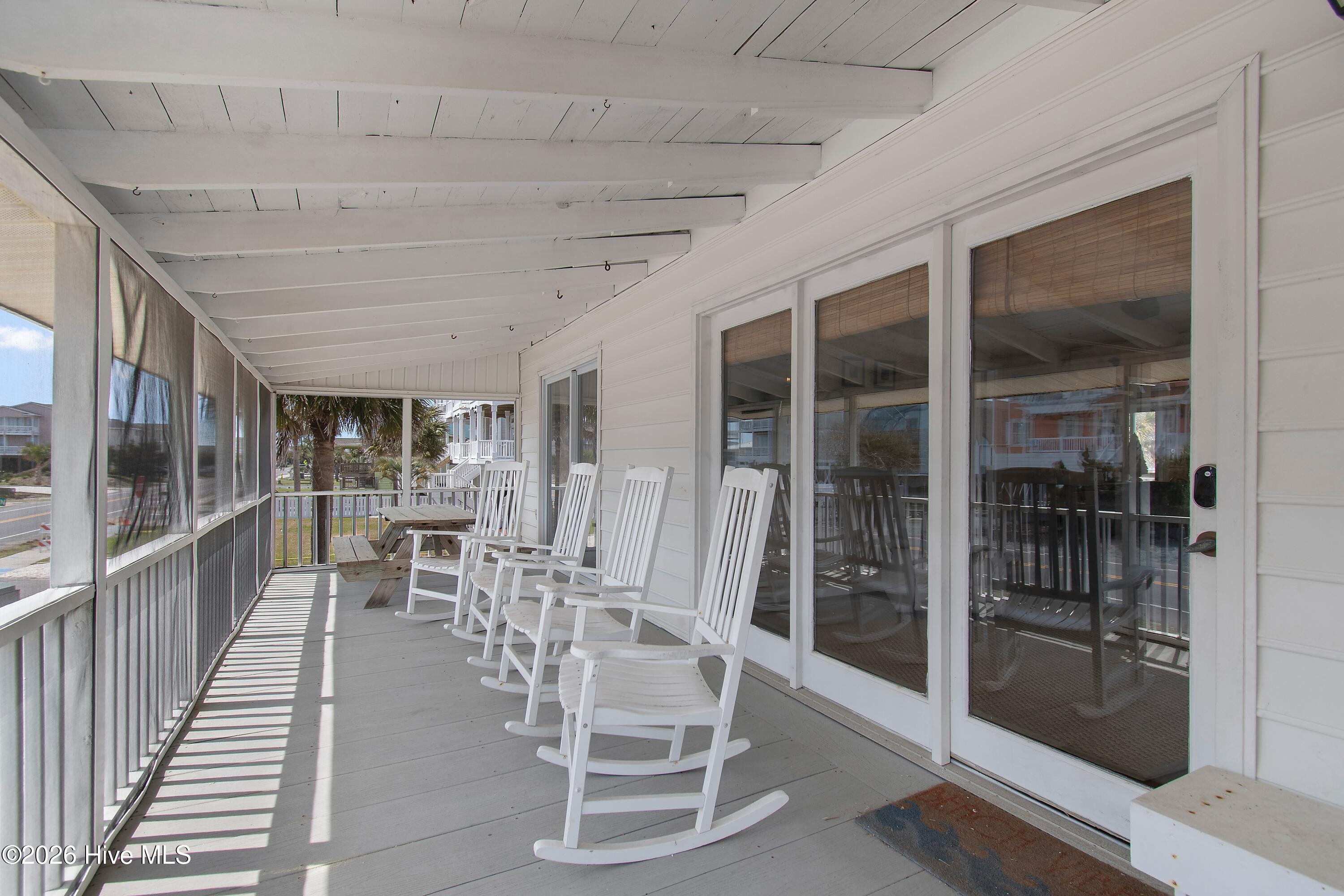 100561675 | Photo 42