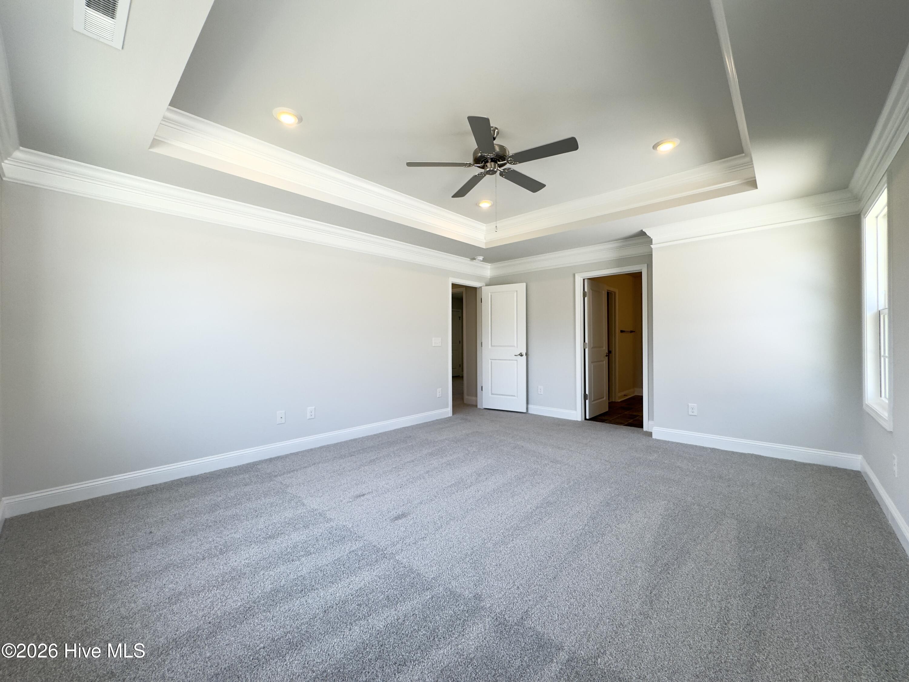 100563349 | Photo 16