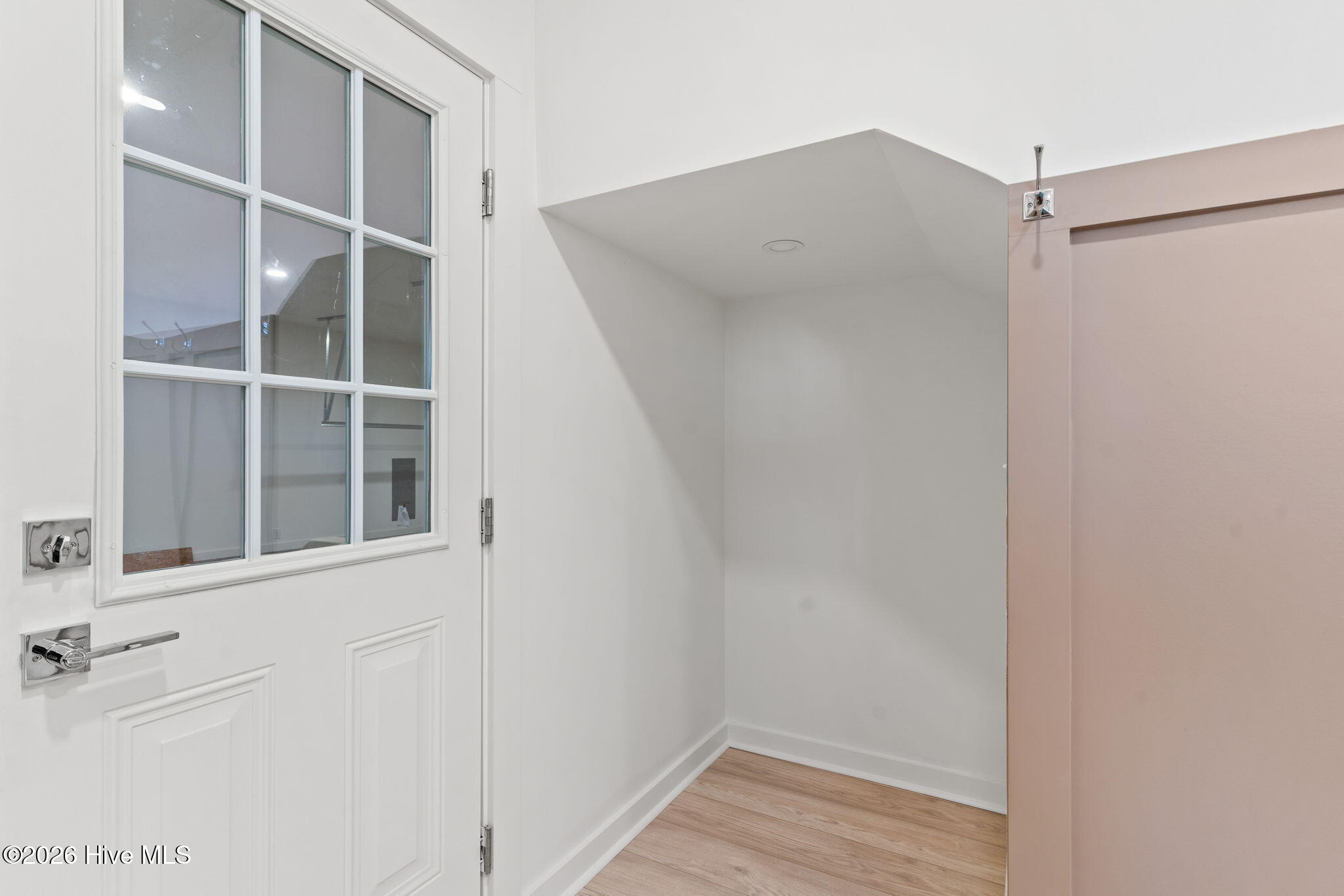 100559220 | Photo 48