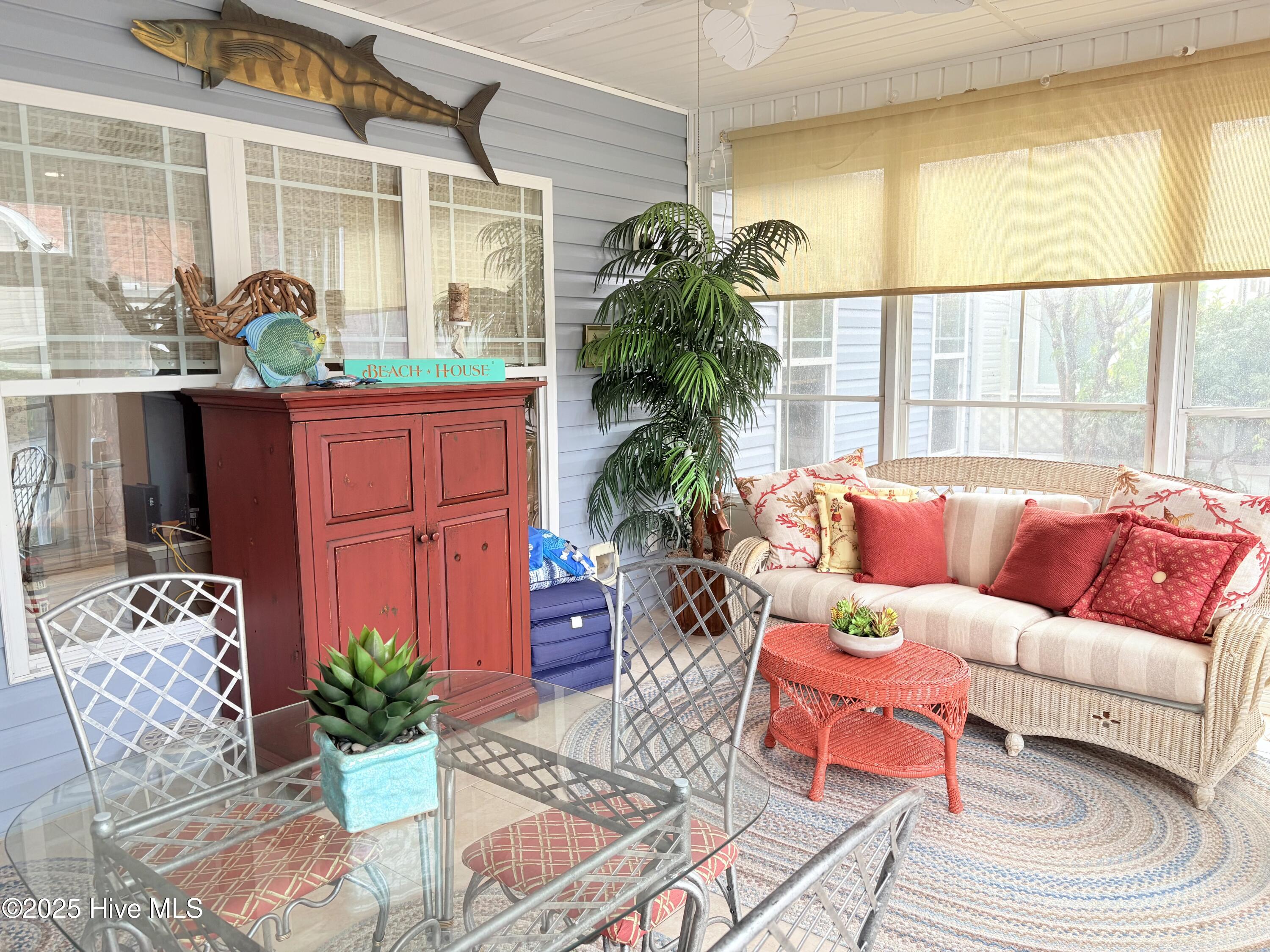 100525982 | Photo 84