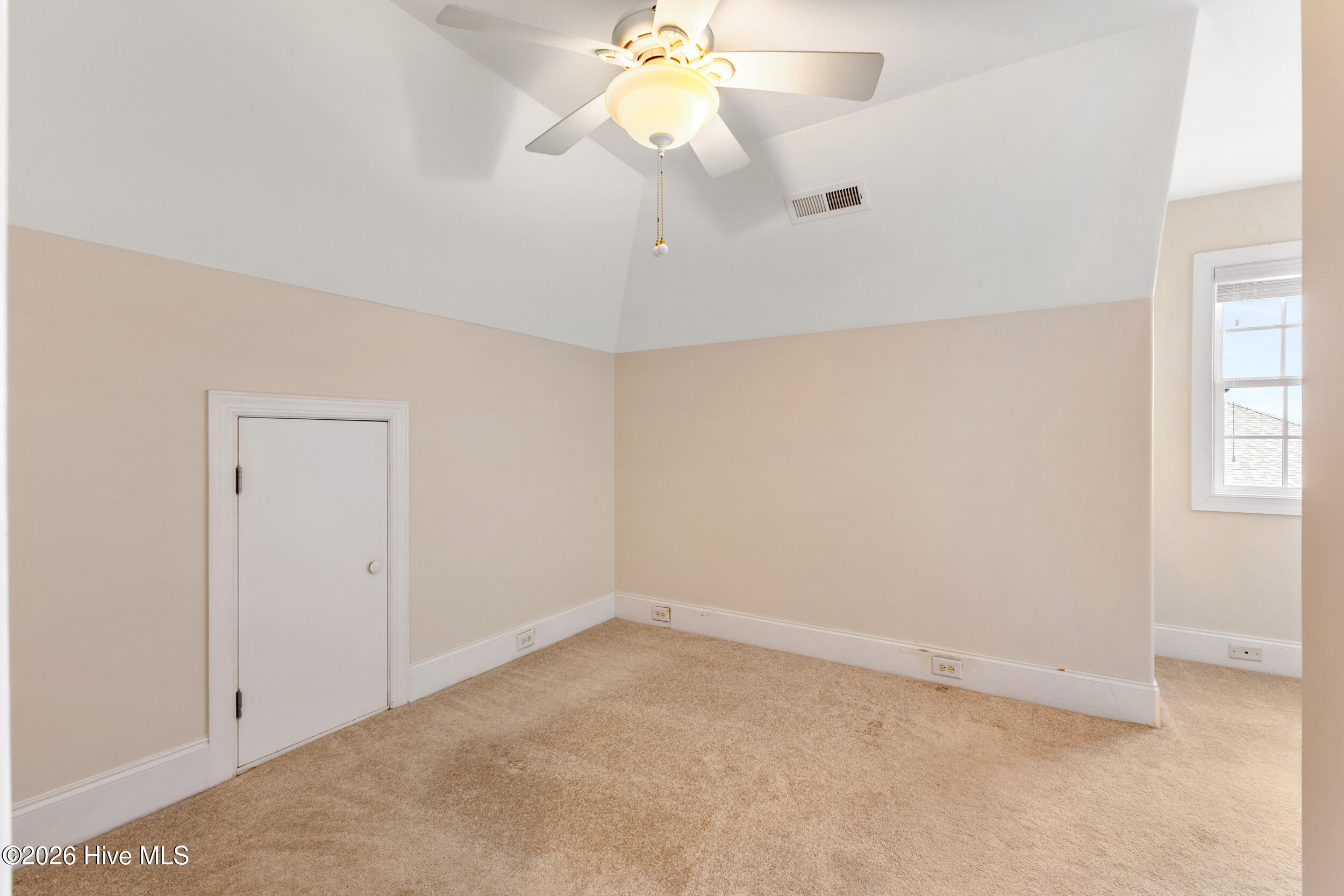 100559855 | Photo 31