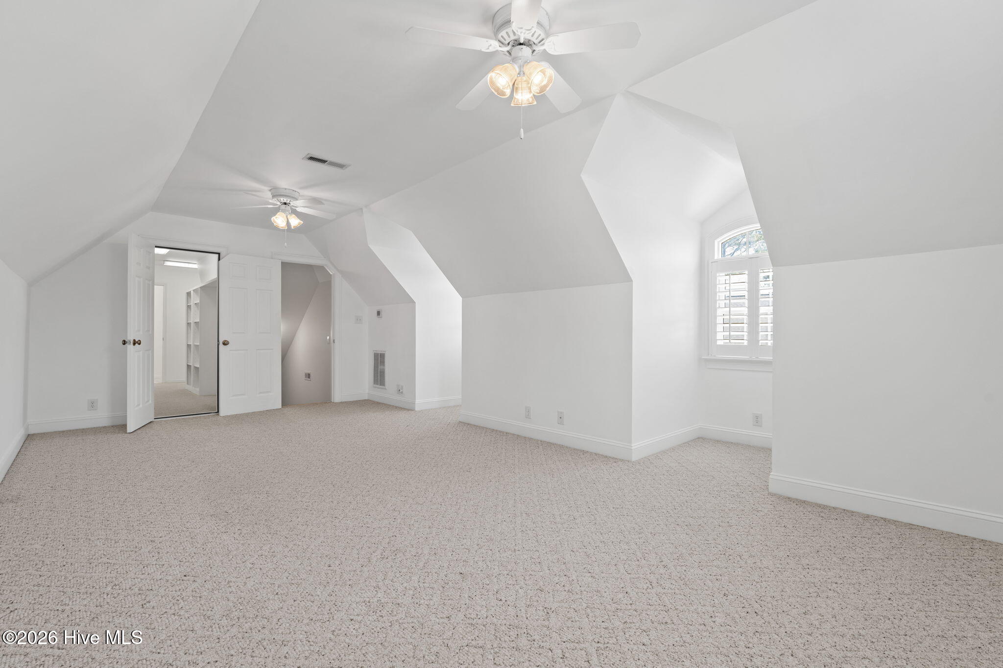 100569598 | Photo 38