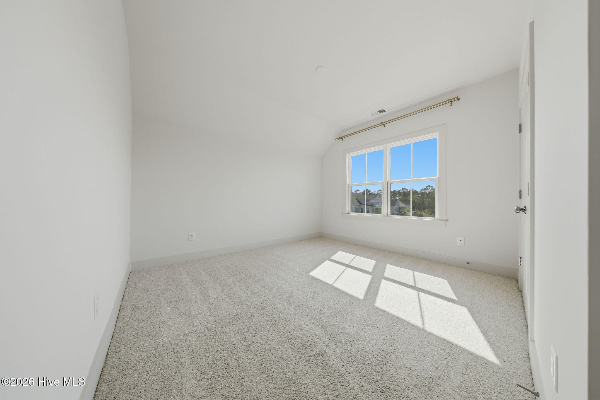 100567924 | Photo 37