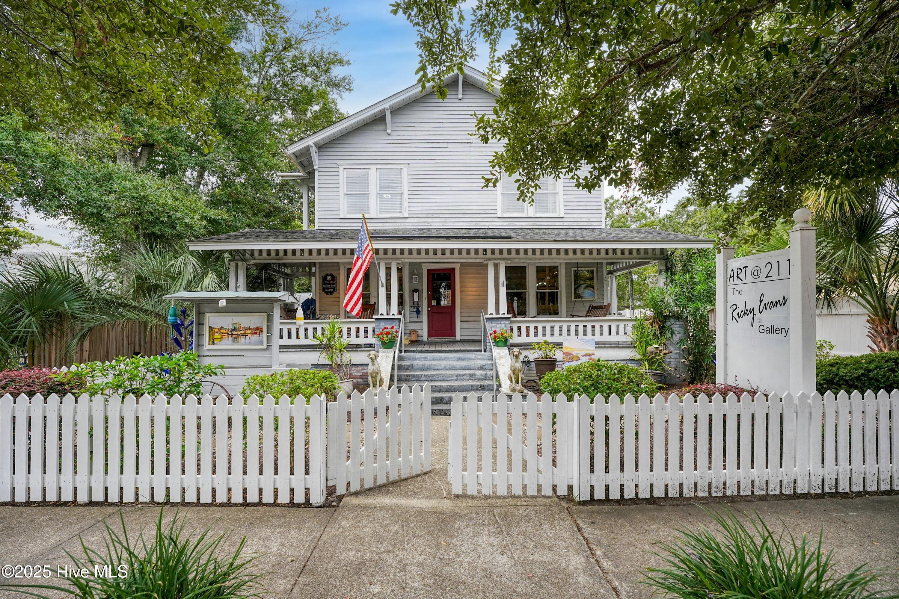 100530125 | Photo 11