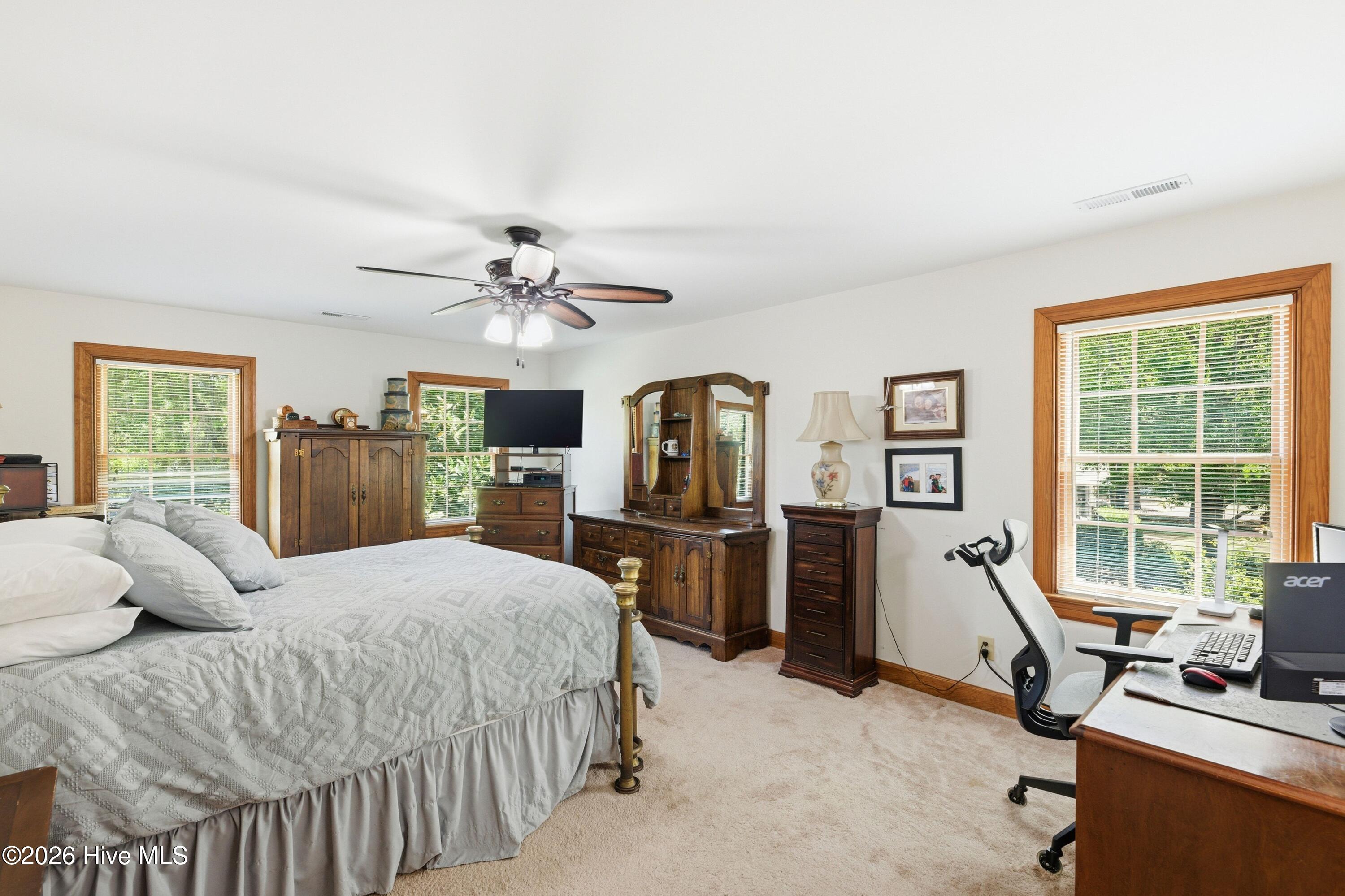 100566267 | Photo 24