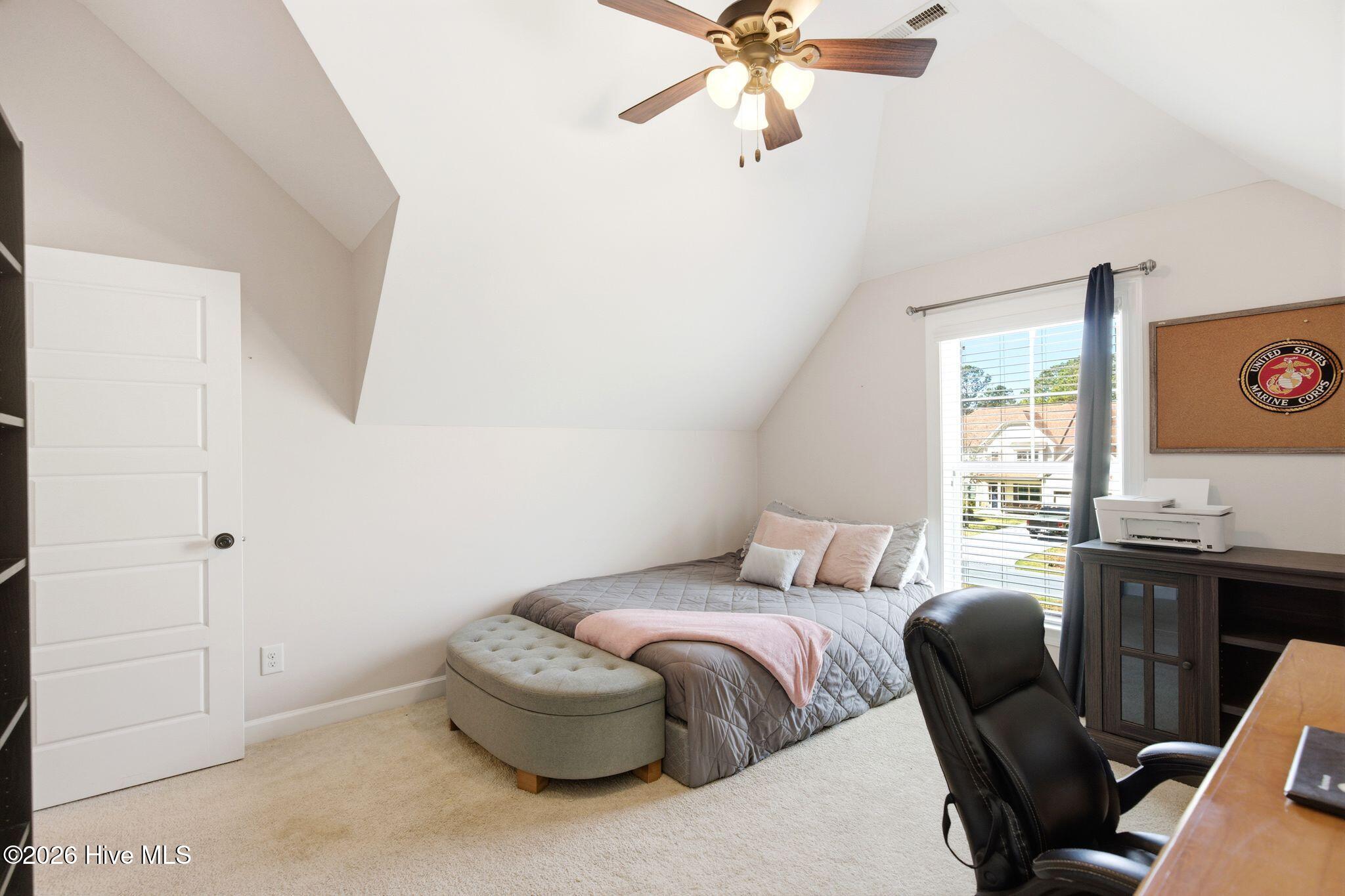 100563379 | Photo 50