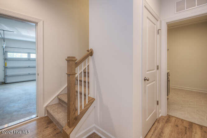 100563715 | Photo 16