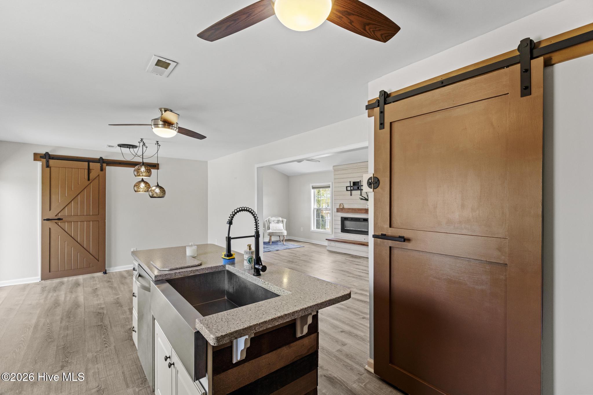 100564622 | Photo 14