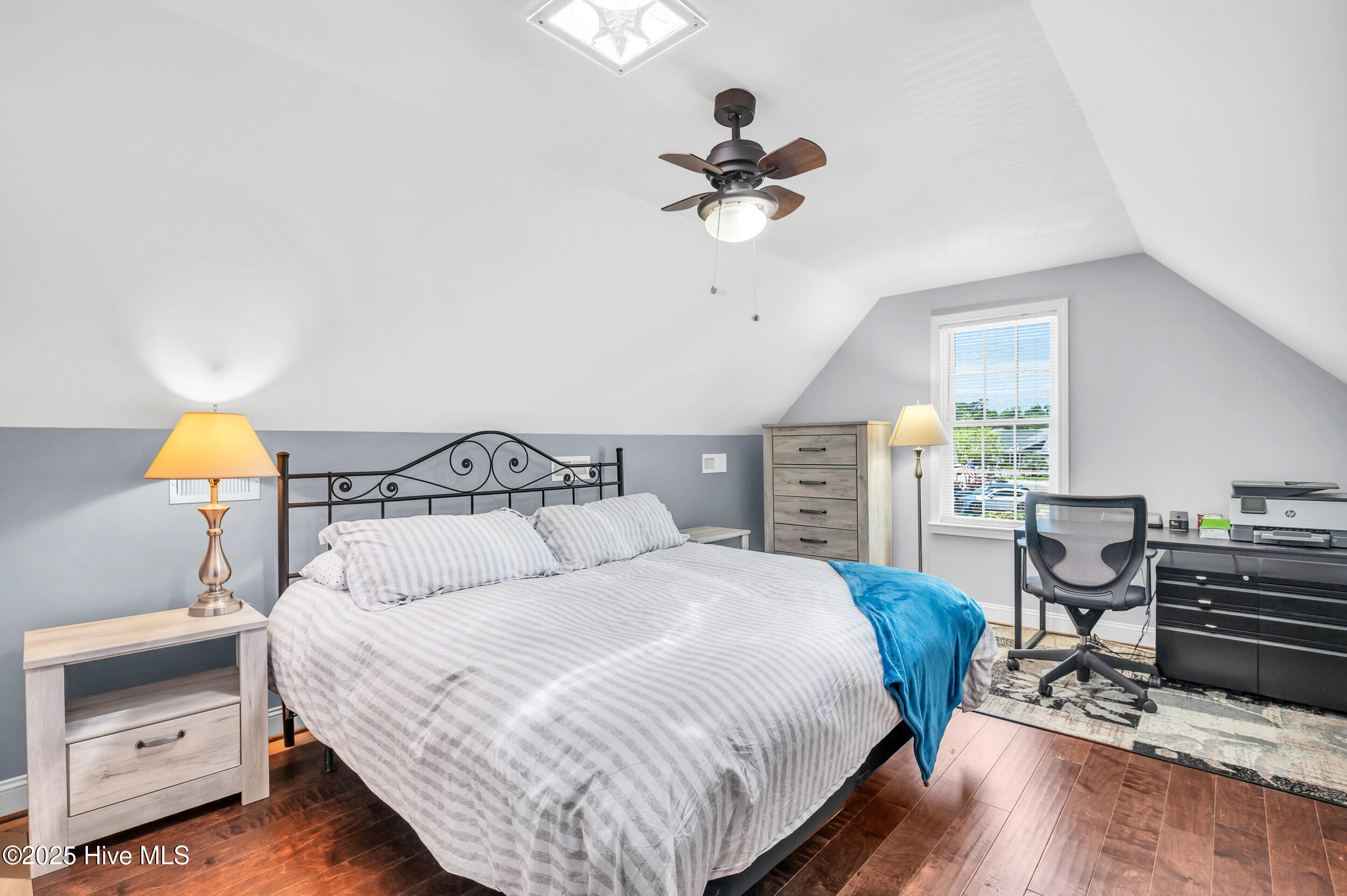 100506043 | Photo 32