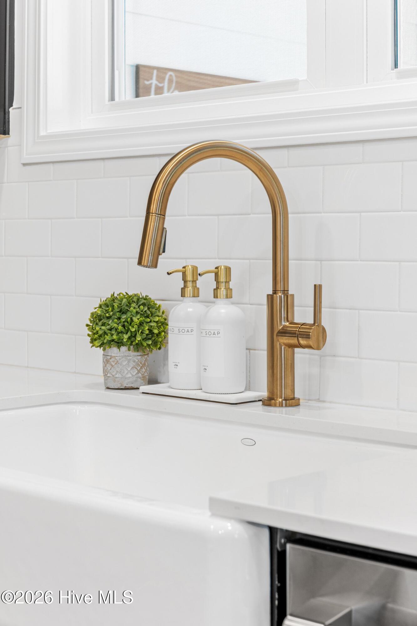 100547333 | Photo 21