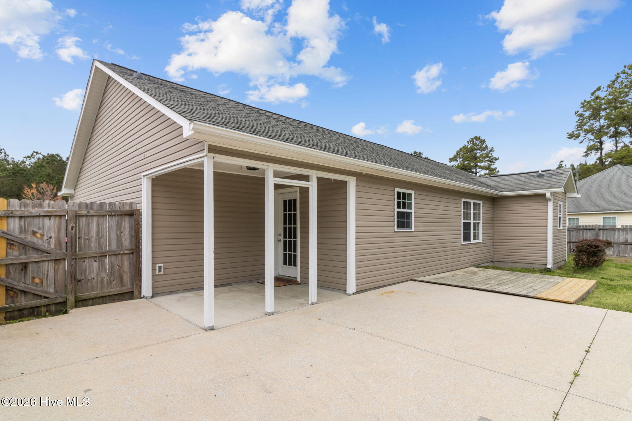 100561505 | Photo 37