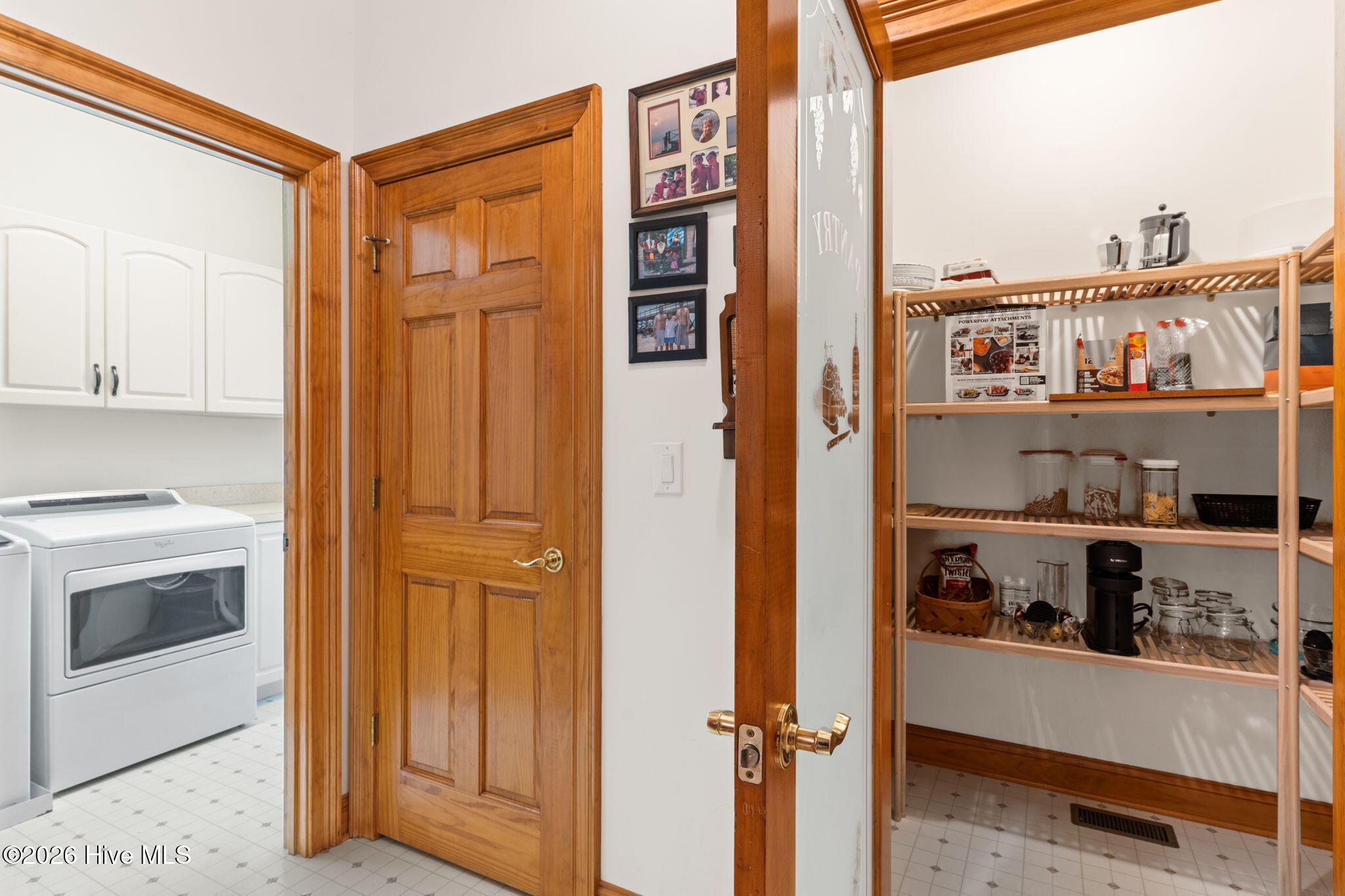 100548908 | Photo 12