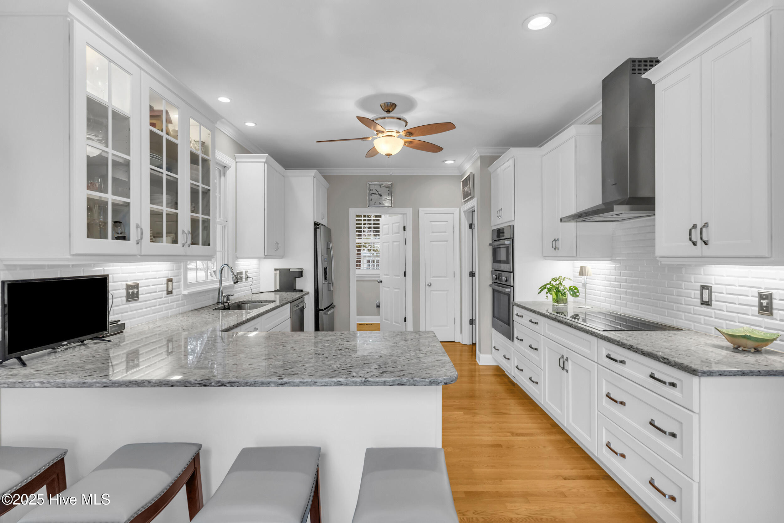 100537749 | Photo 15