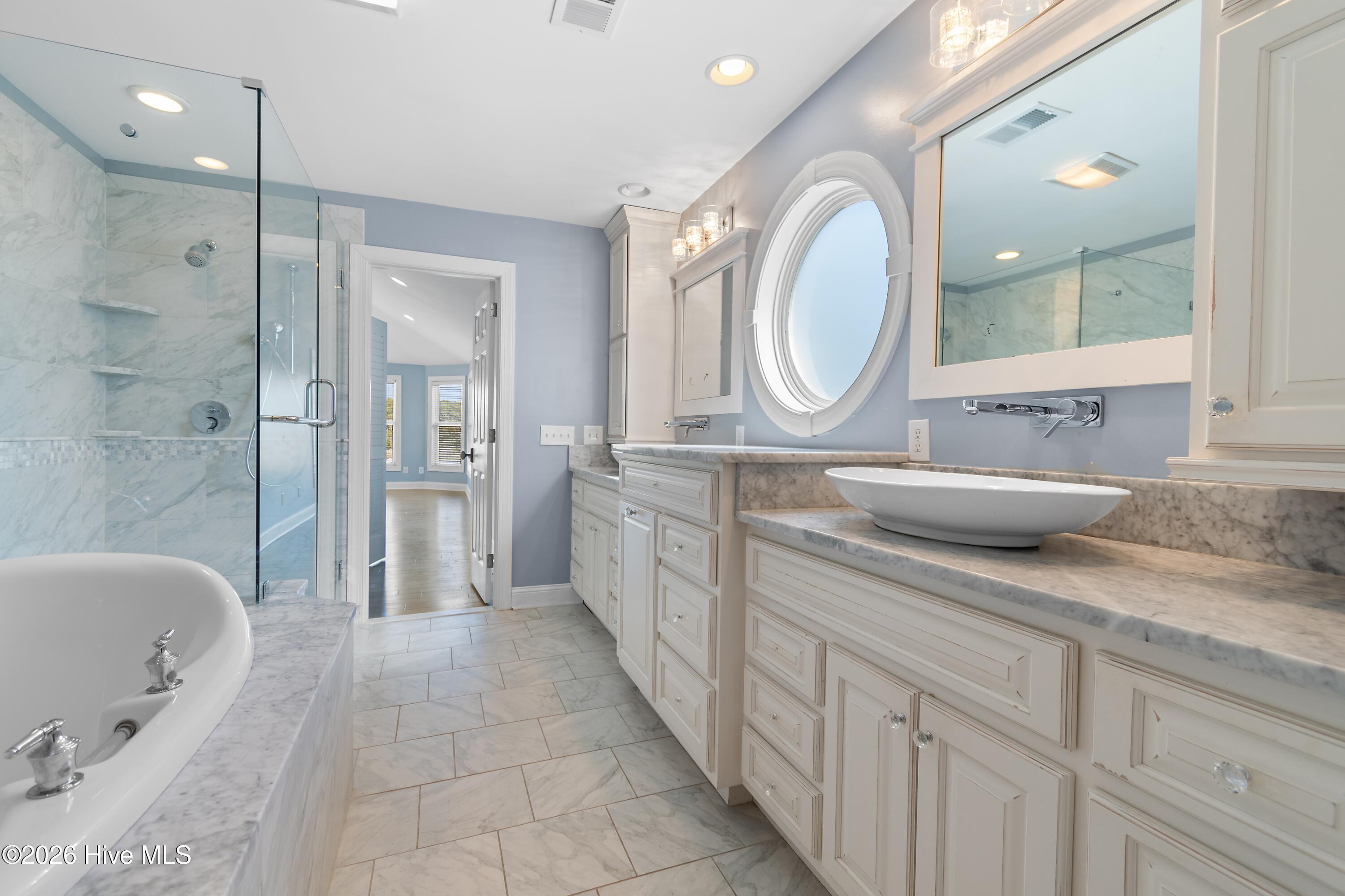 100566574 | Photo 26