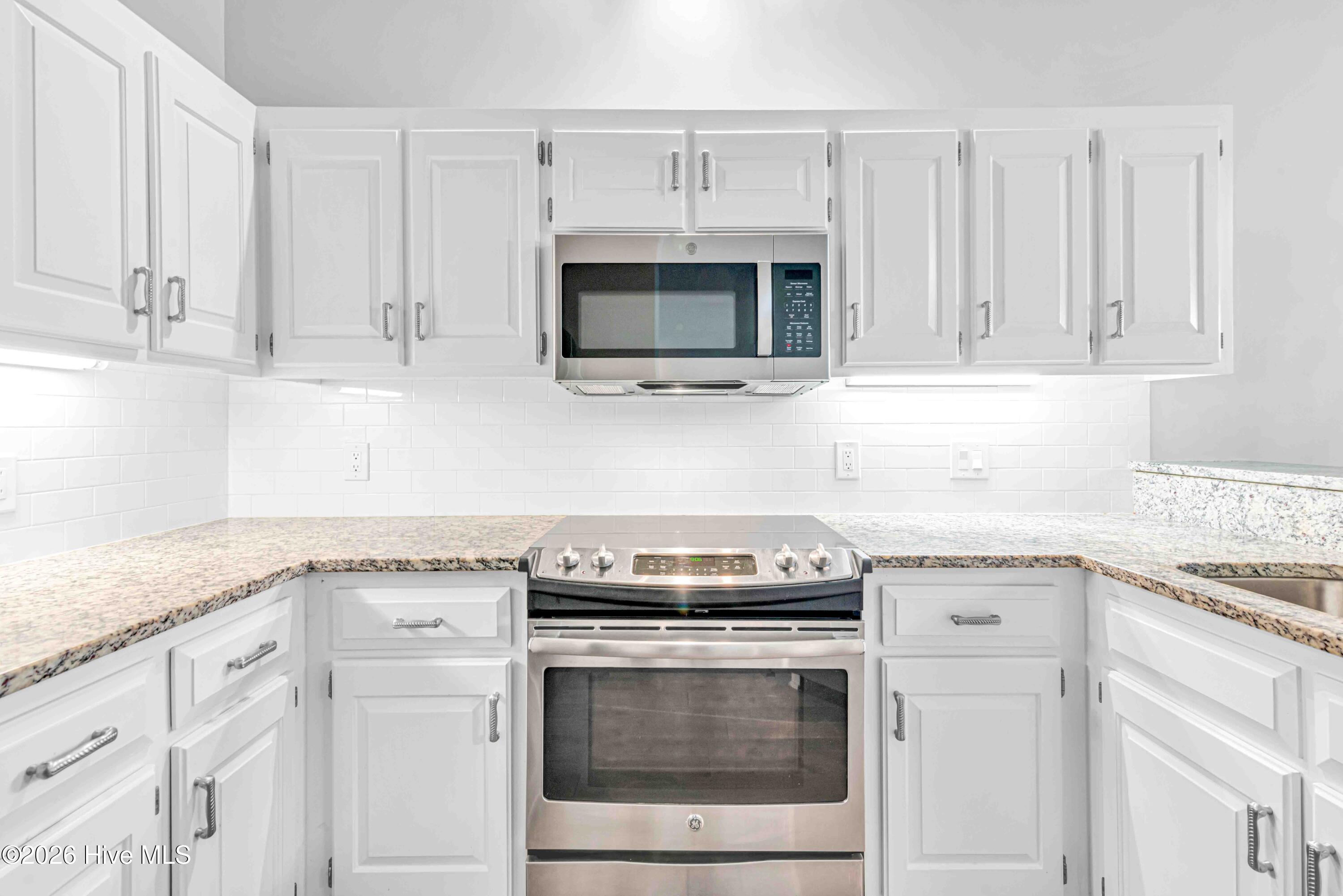 100555941 | Photo 36