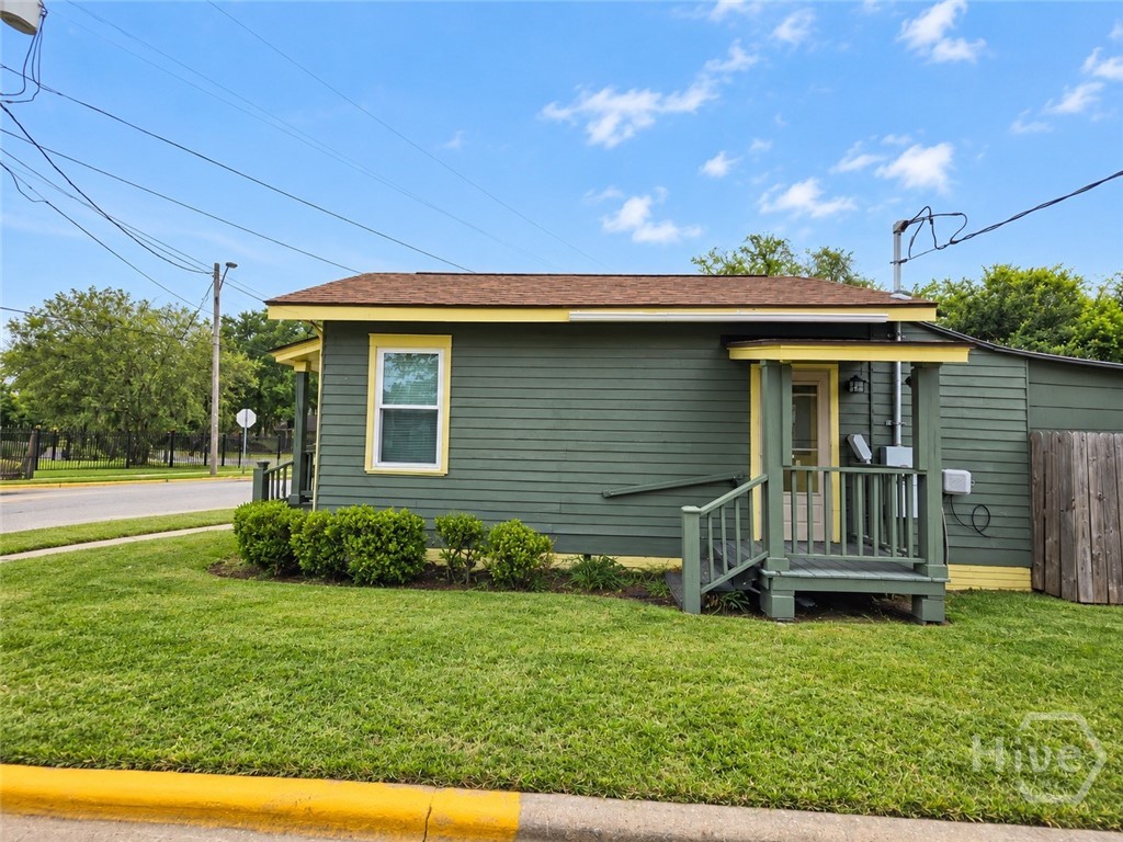 Photo 3 of Single family home for sale at 1712 Ogeechee Rd, Savannah, GA 31415 | MLS# SA366228 | Listing updated on 2026-10-23