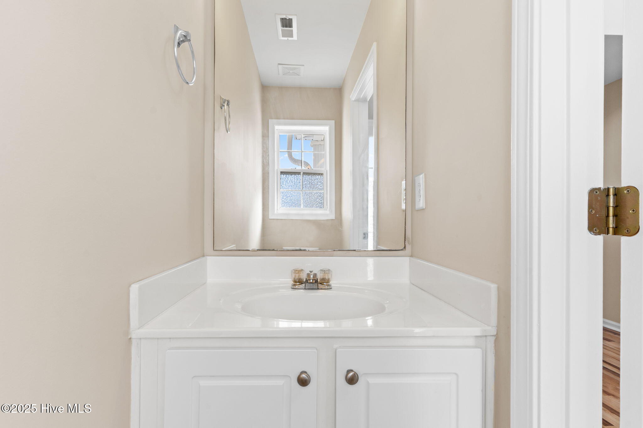 100542570 | Photo 15