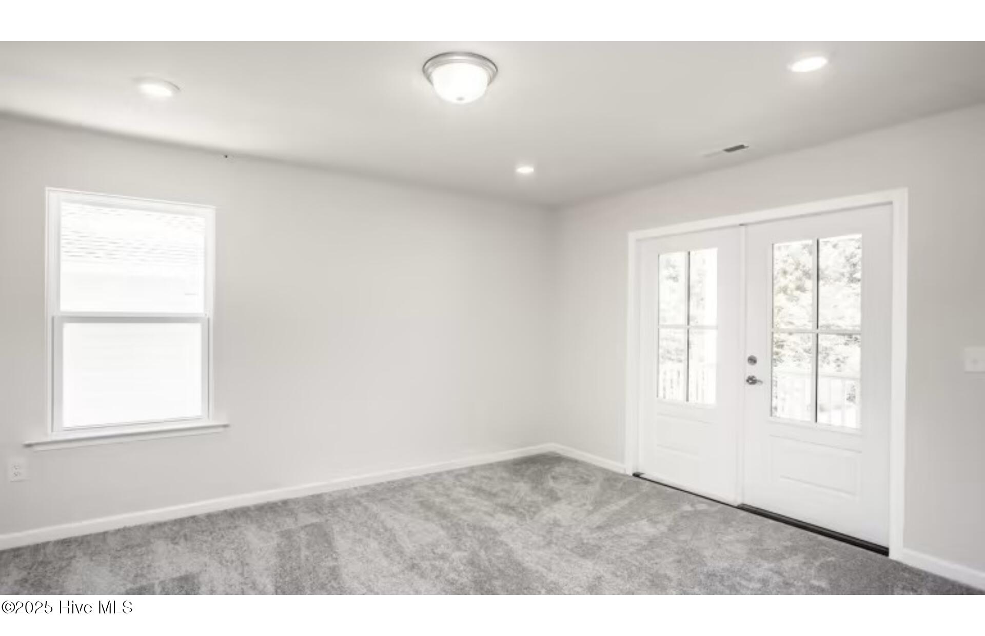 100551874 | Photo 15