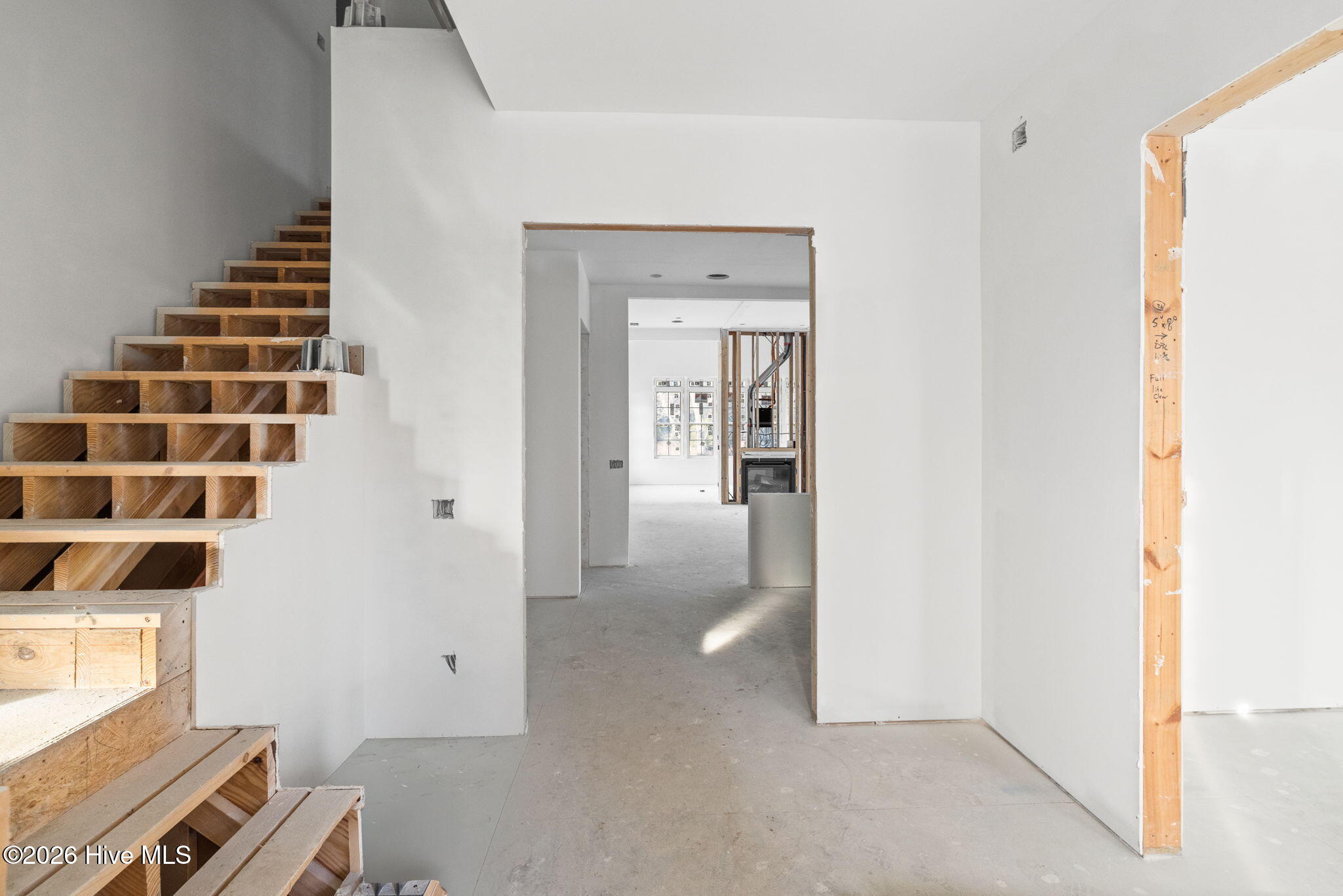 100536610 | Photo 35