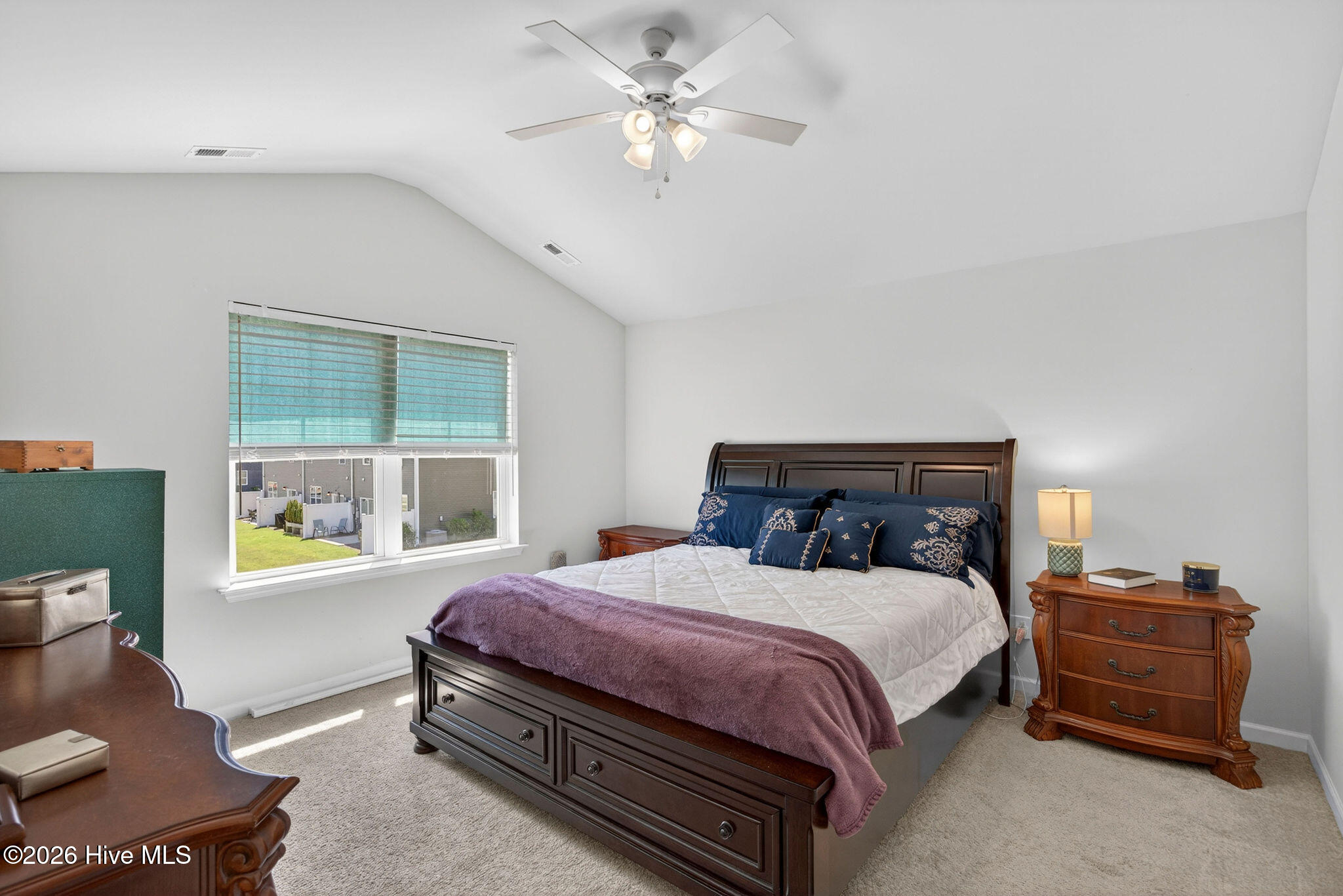 100570180 | Photo 23