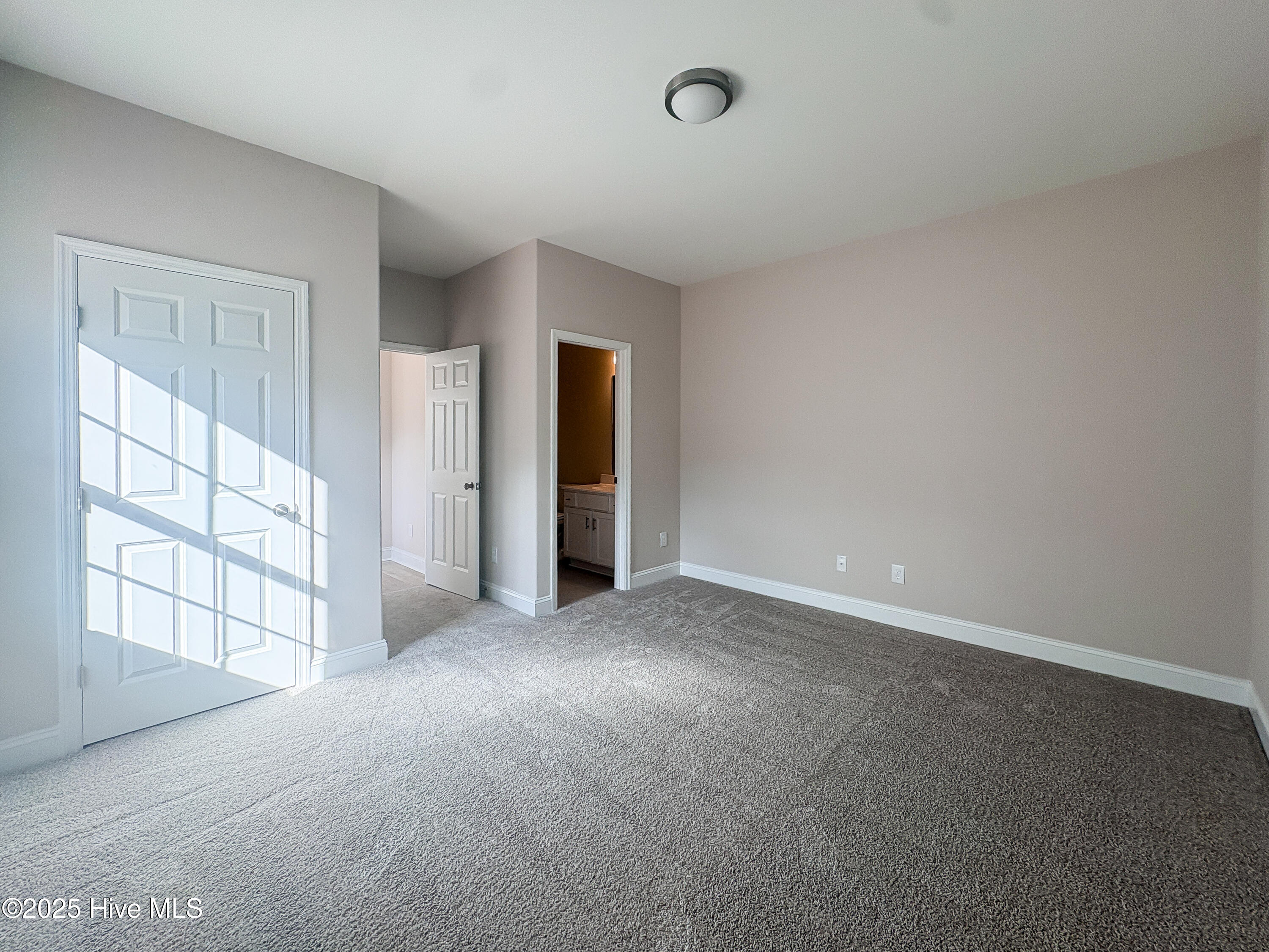 100544649 | Photo 16