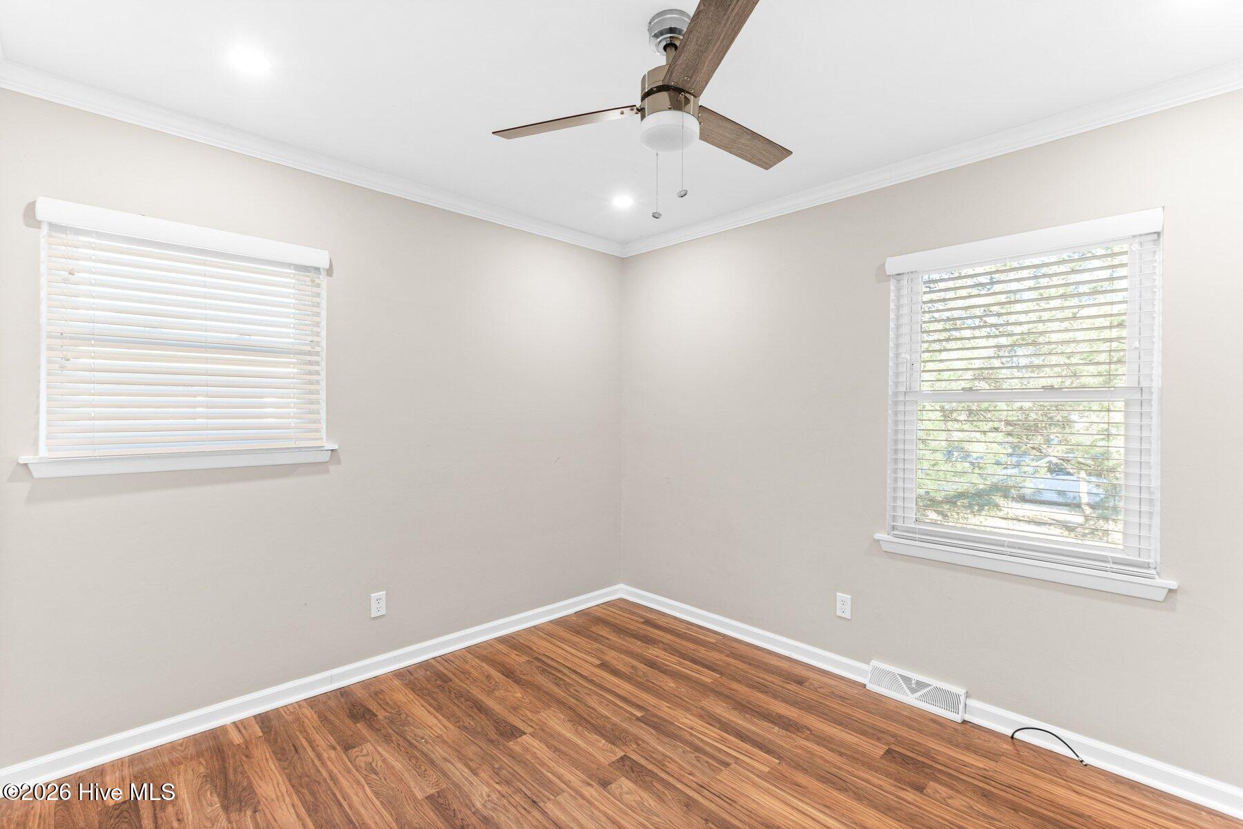 100550580 | Photo 23