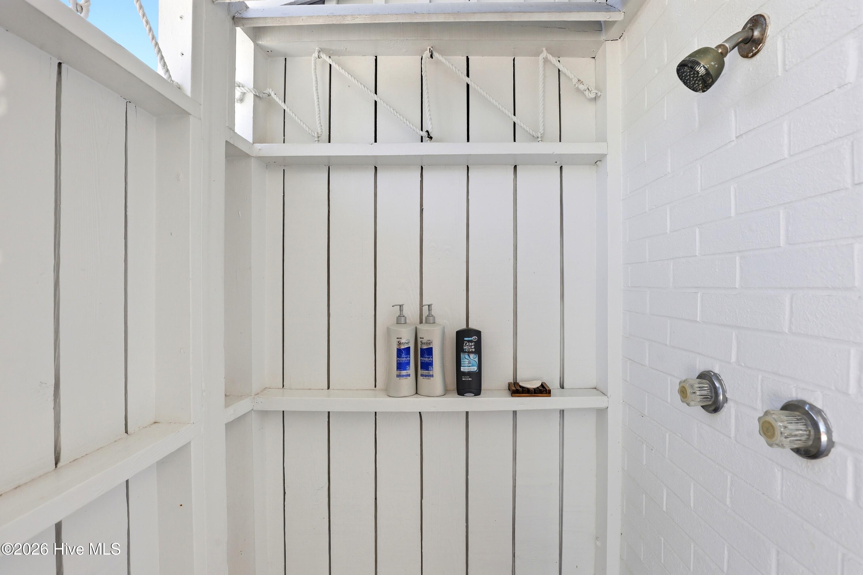 100569925 | Photo 47