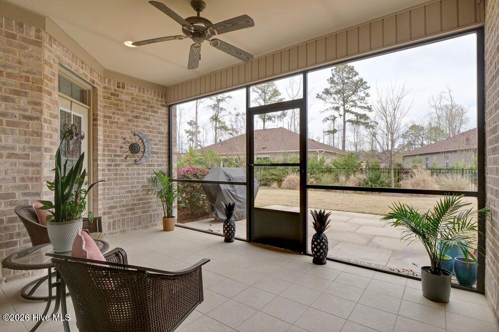 100560096 | Photo 25