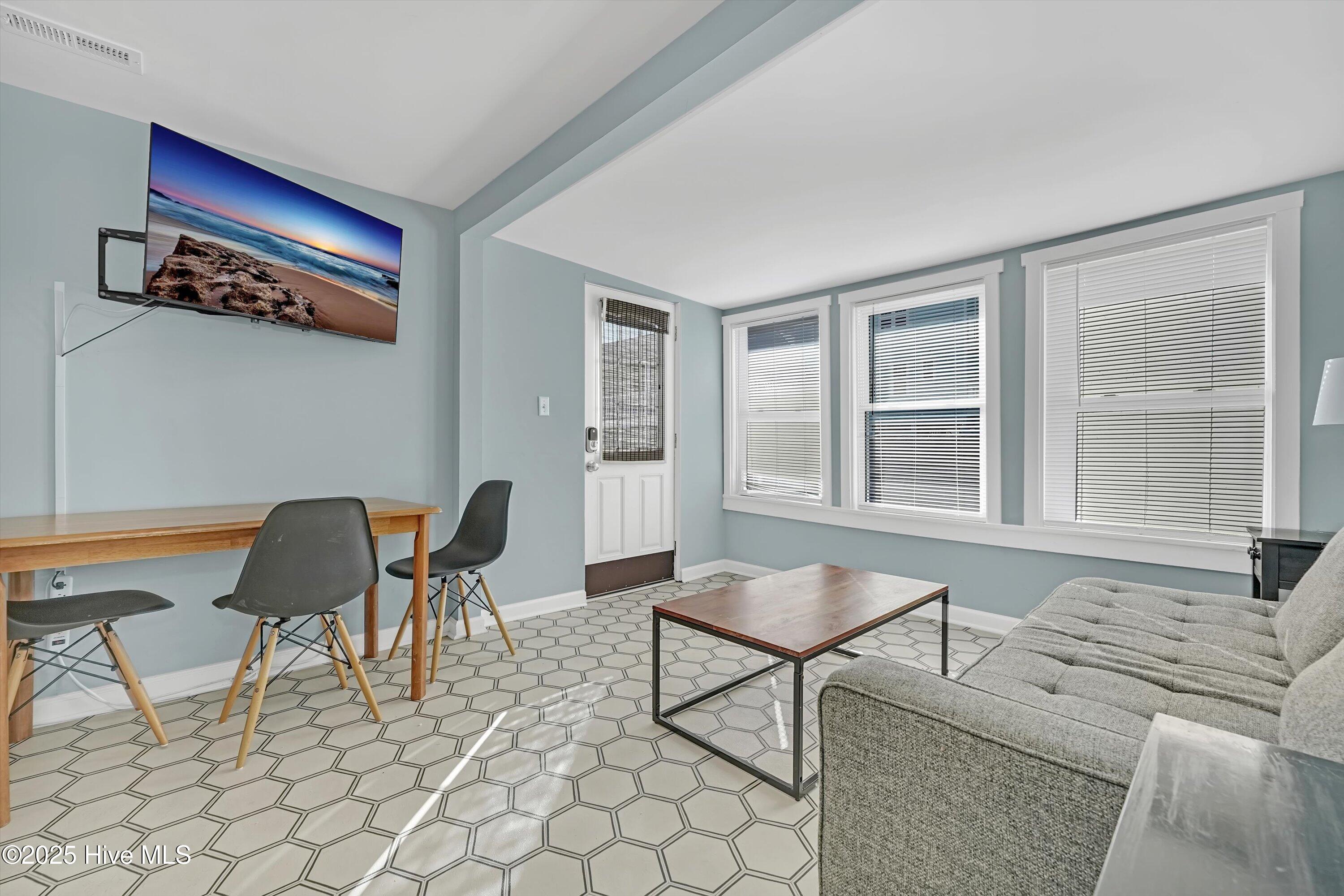 100486207 | Photo 49