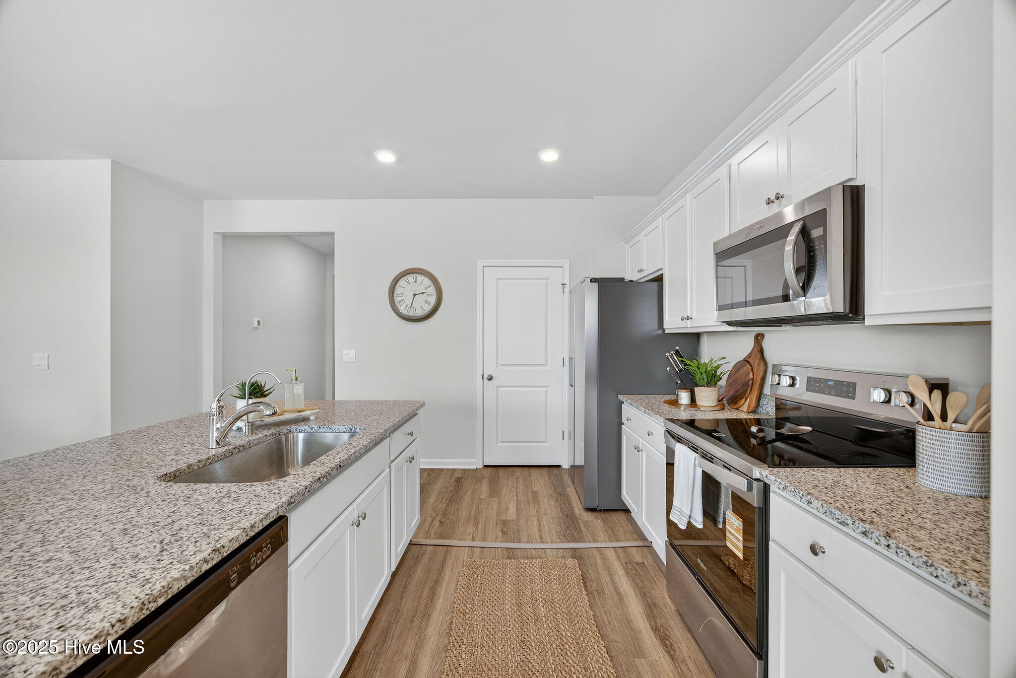 100541027 | Photo 14