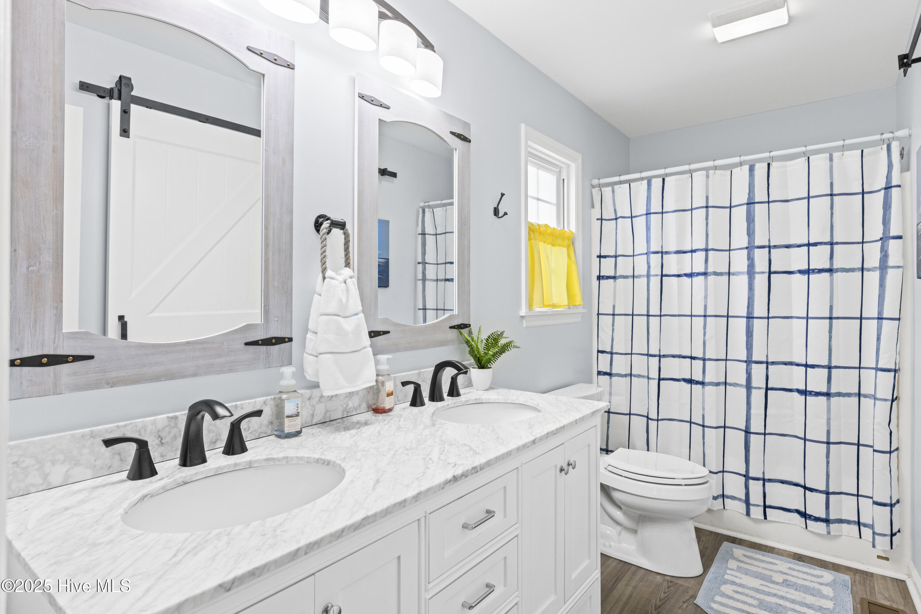 100553863 | Photo 21