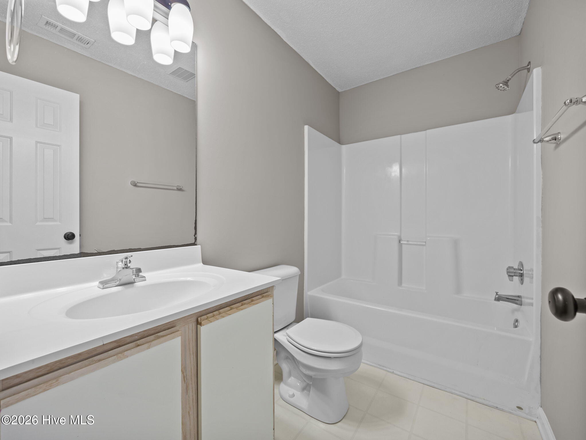 100565275 | Photo 24