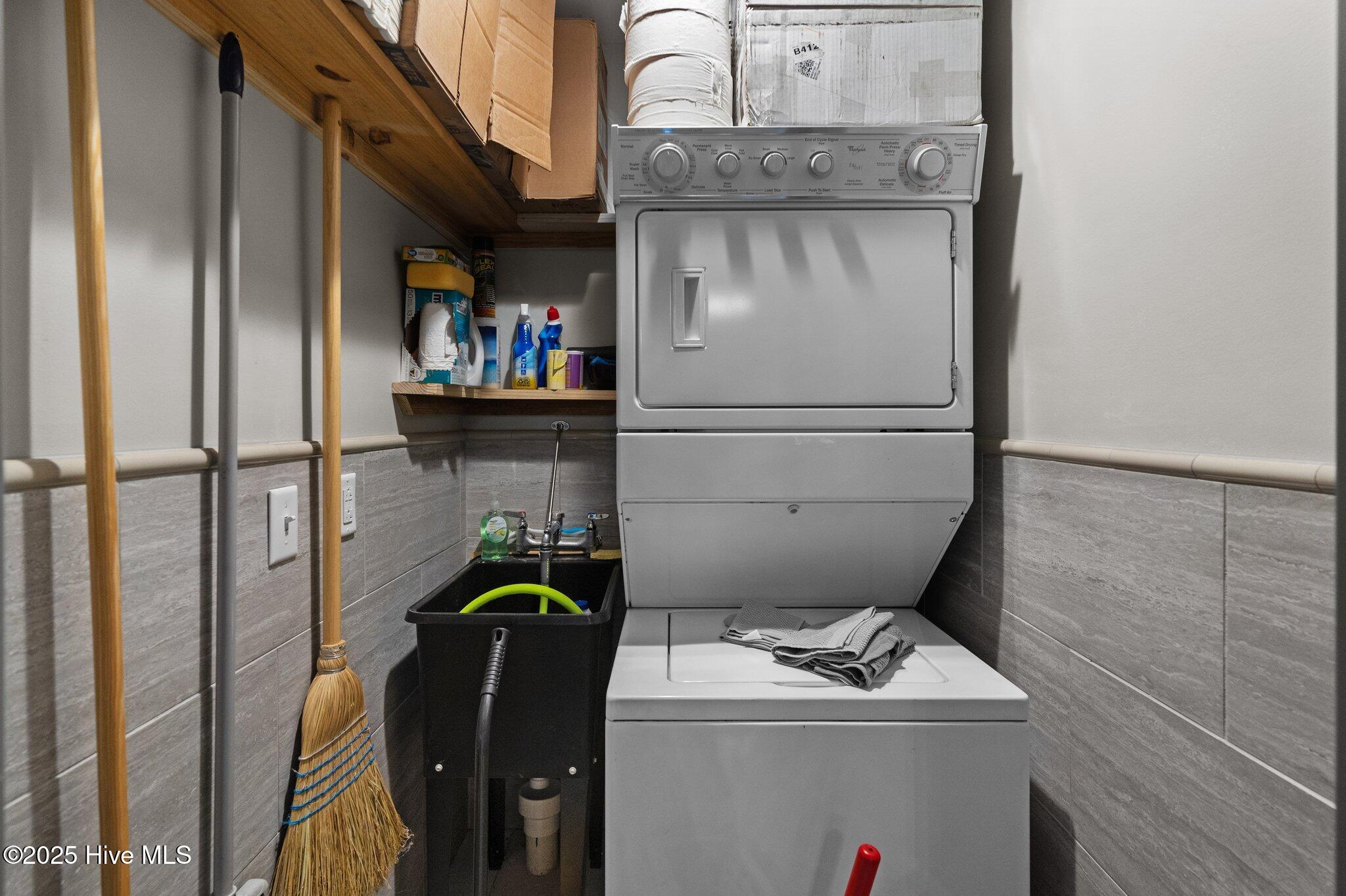 100545245 | Photo 63