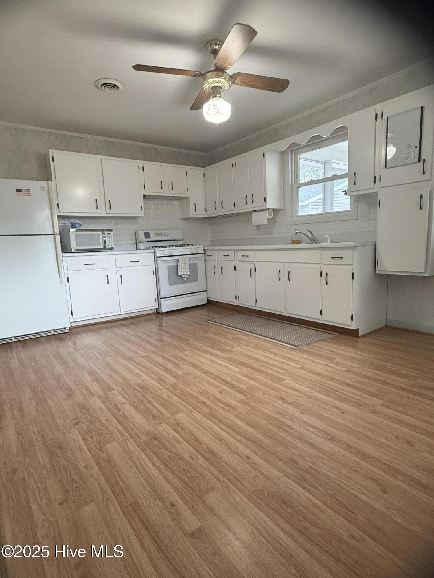 100534449 | Photo 44