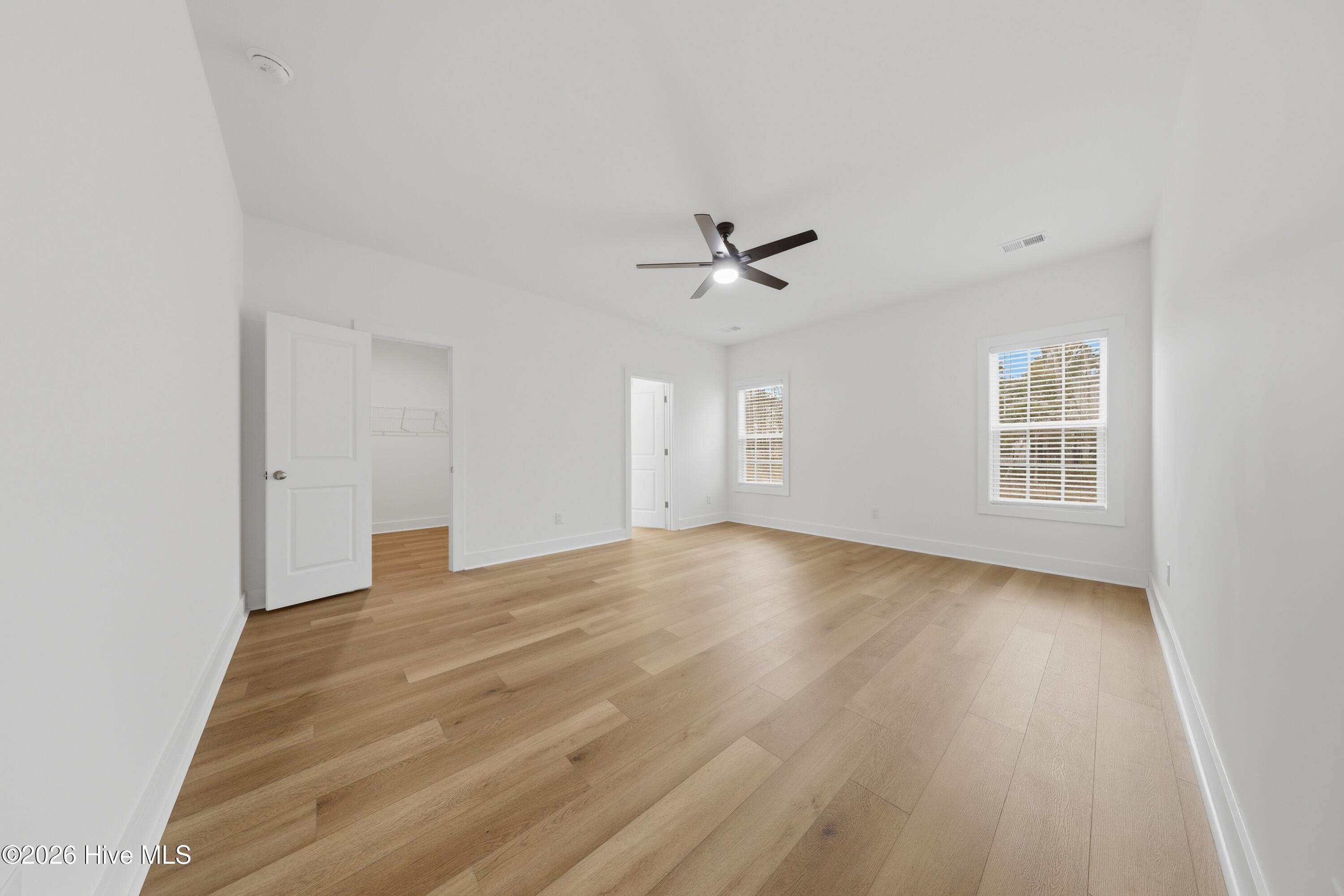 100561503 | Photo 23