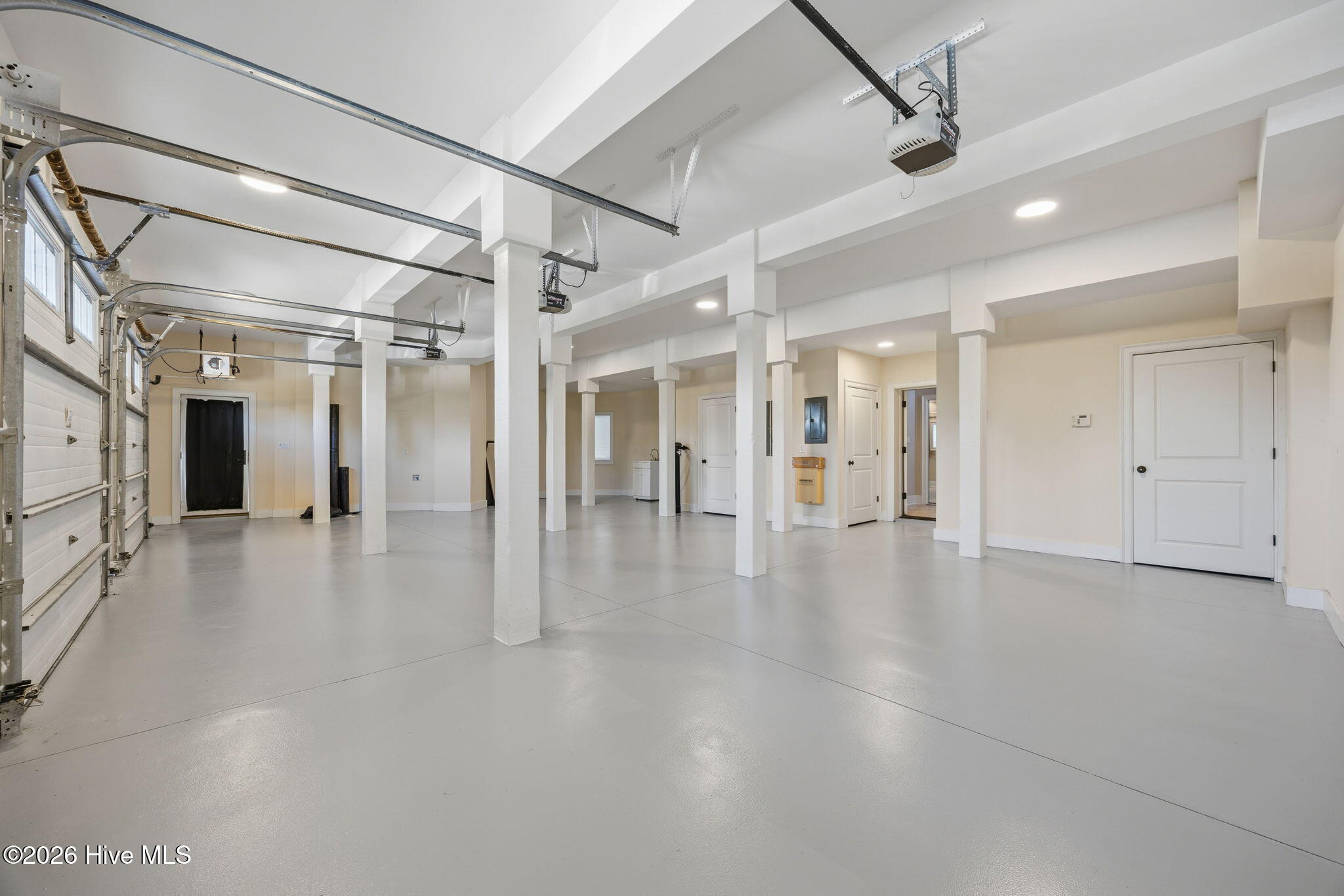 100561060 | Photo 51