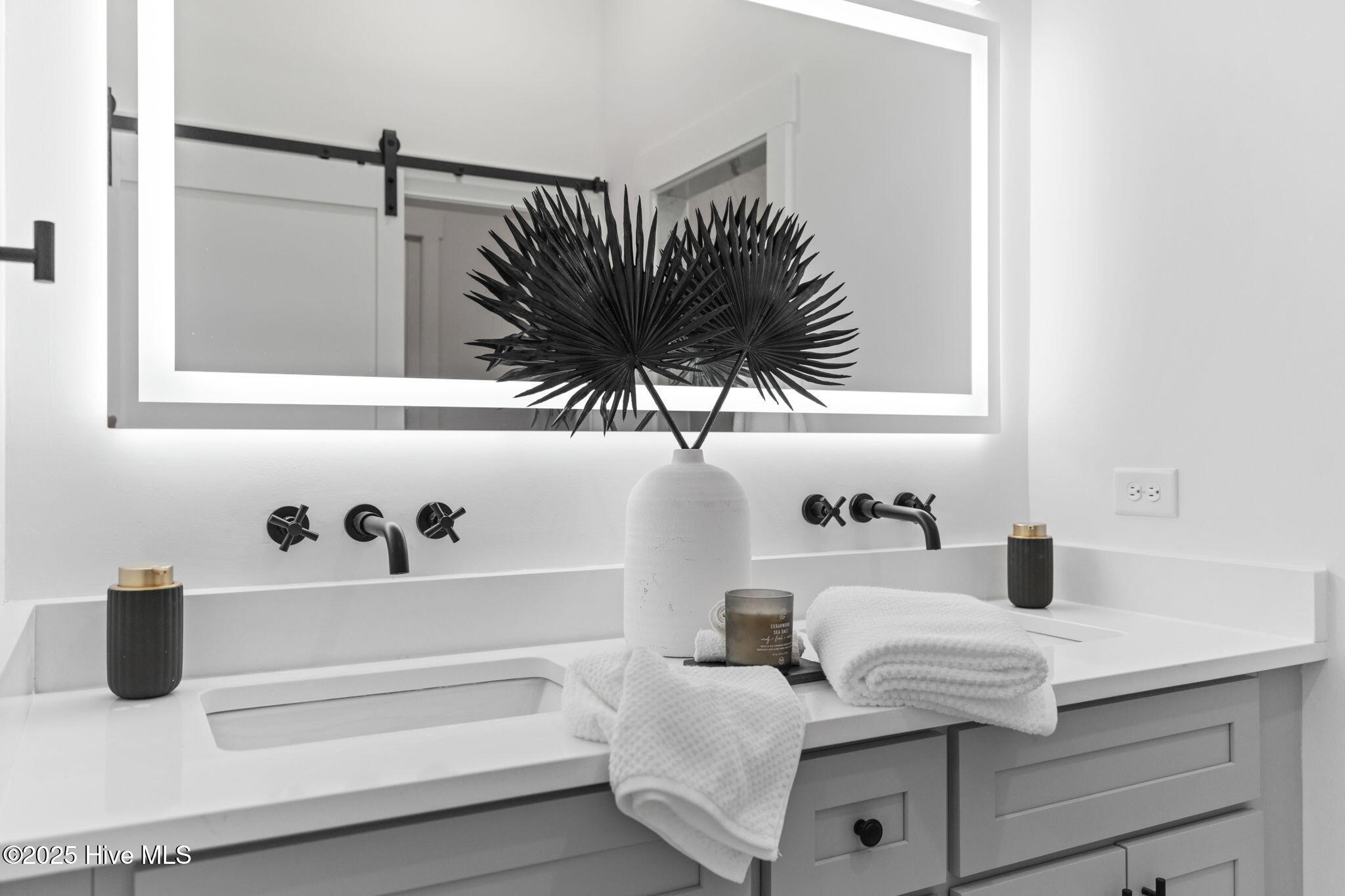 100529099 | Photo 23