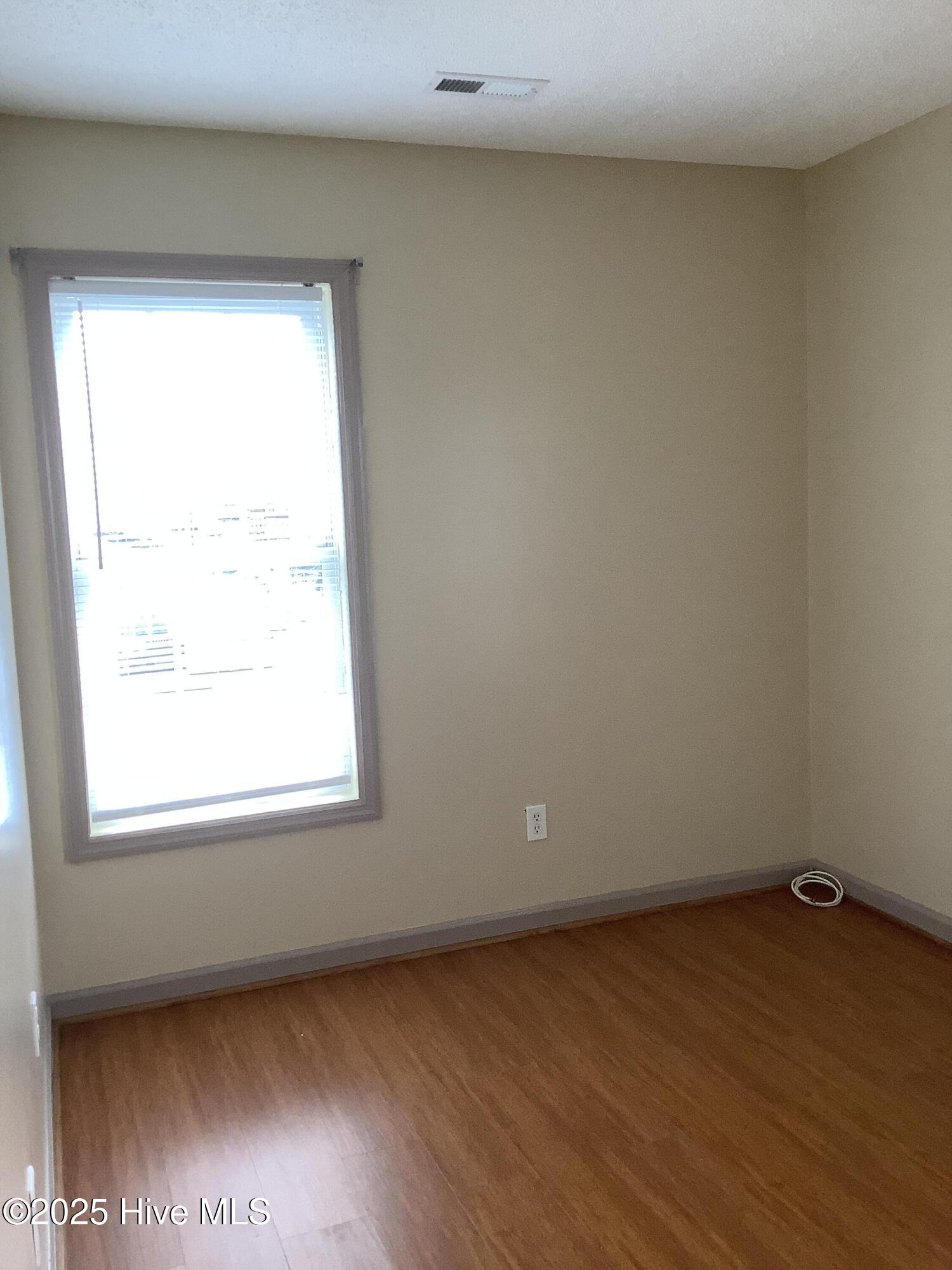 100530094 | Photo 46