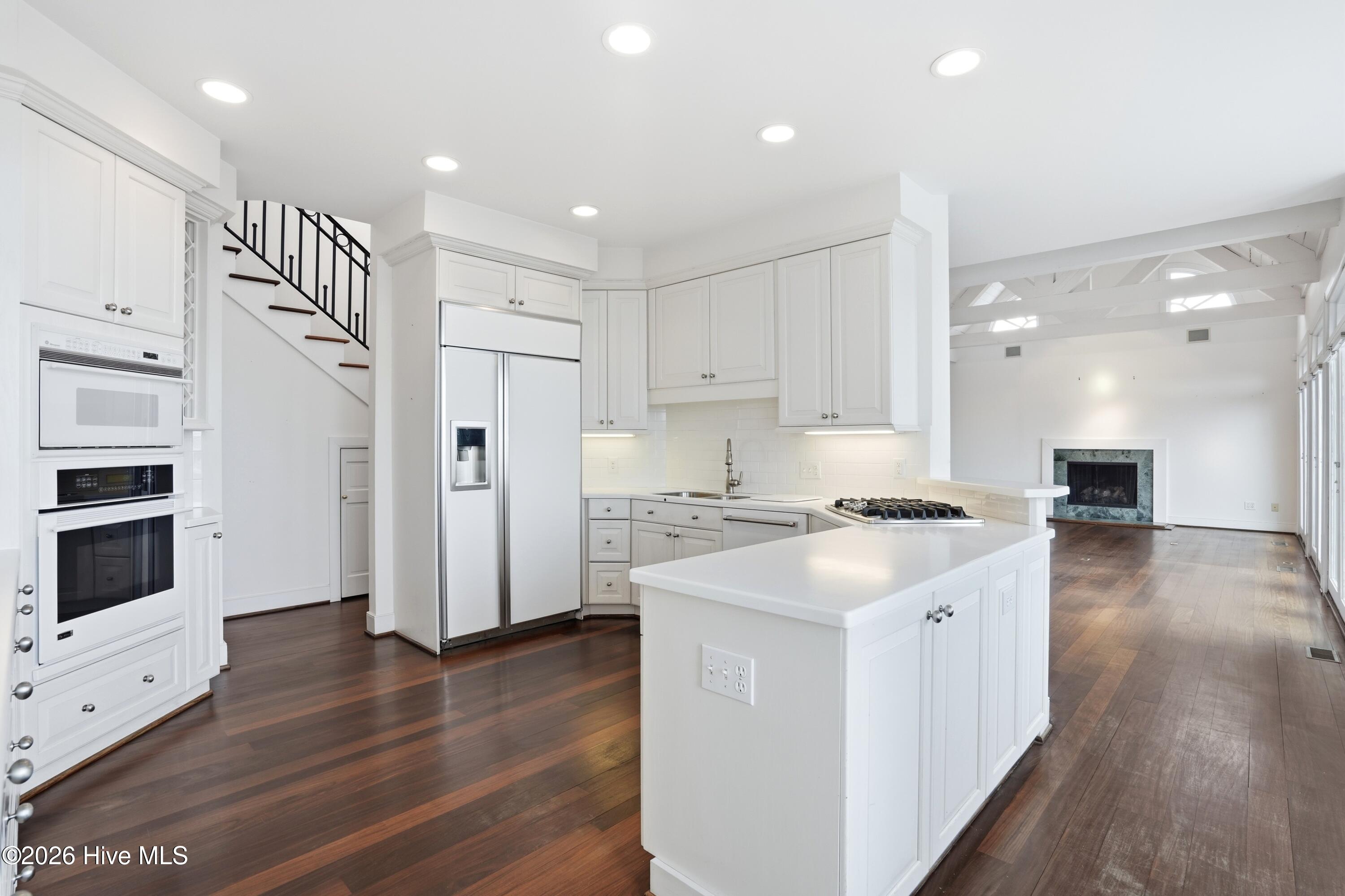 100556046 | Photo 38