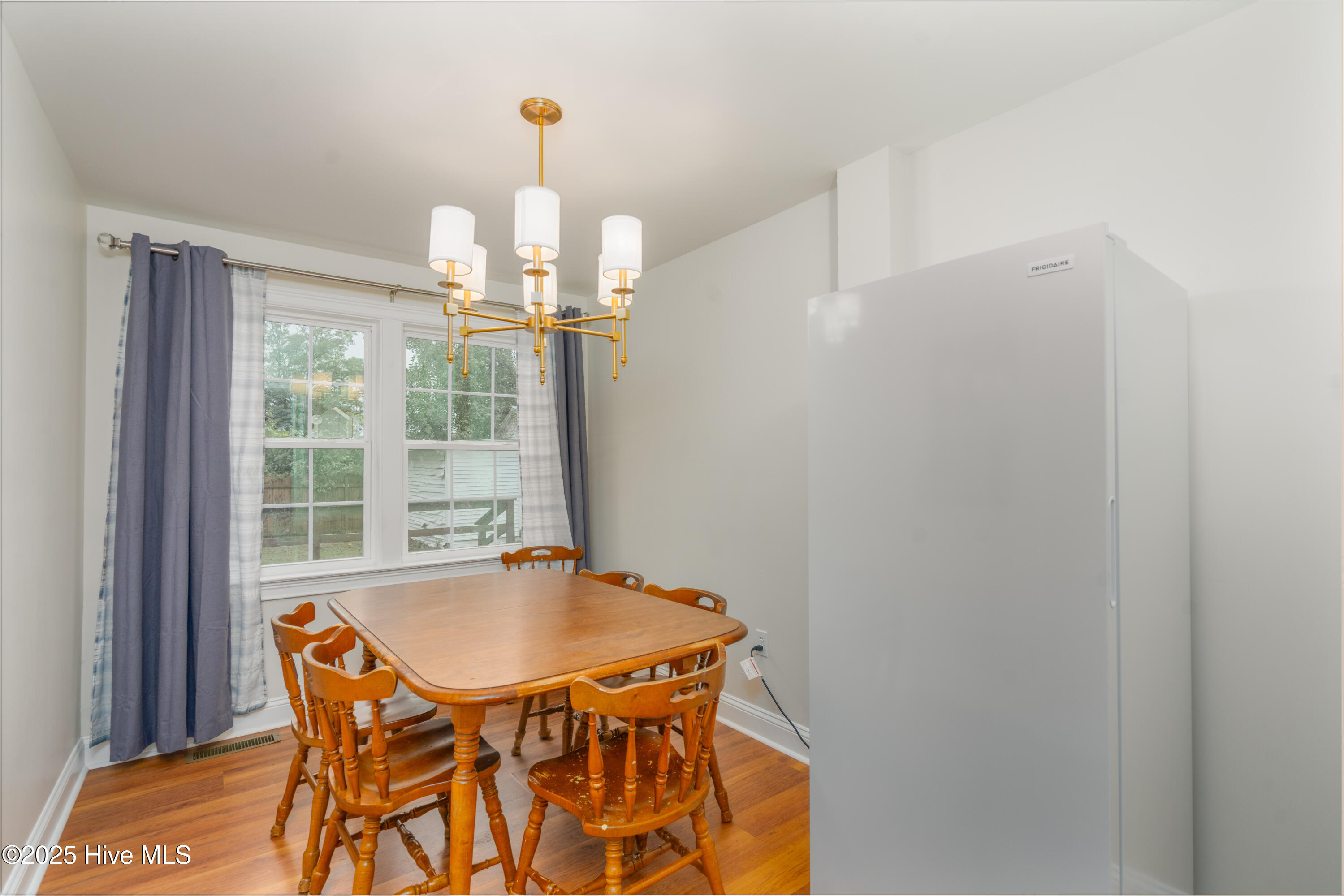 100536527 | Photo 13