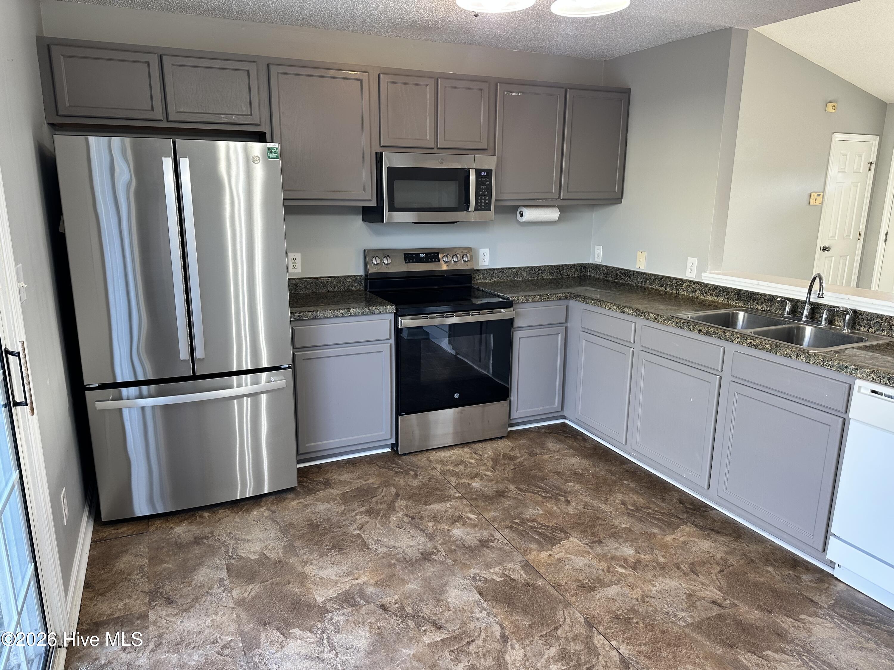 100550930 | Photo 10