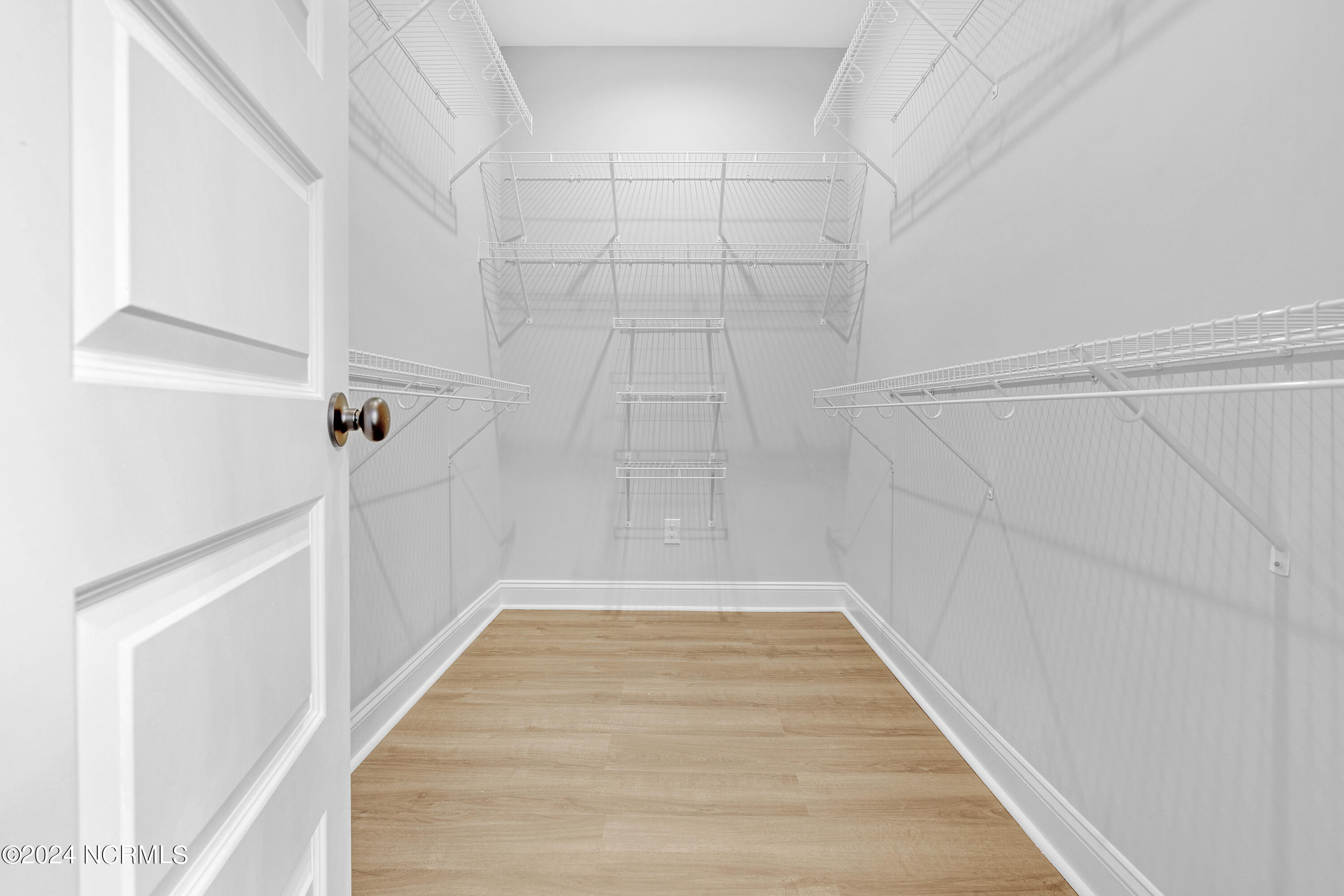 100561583 | Photo 14