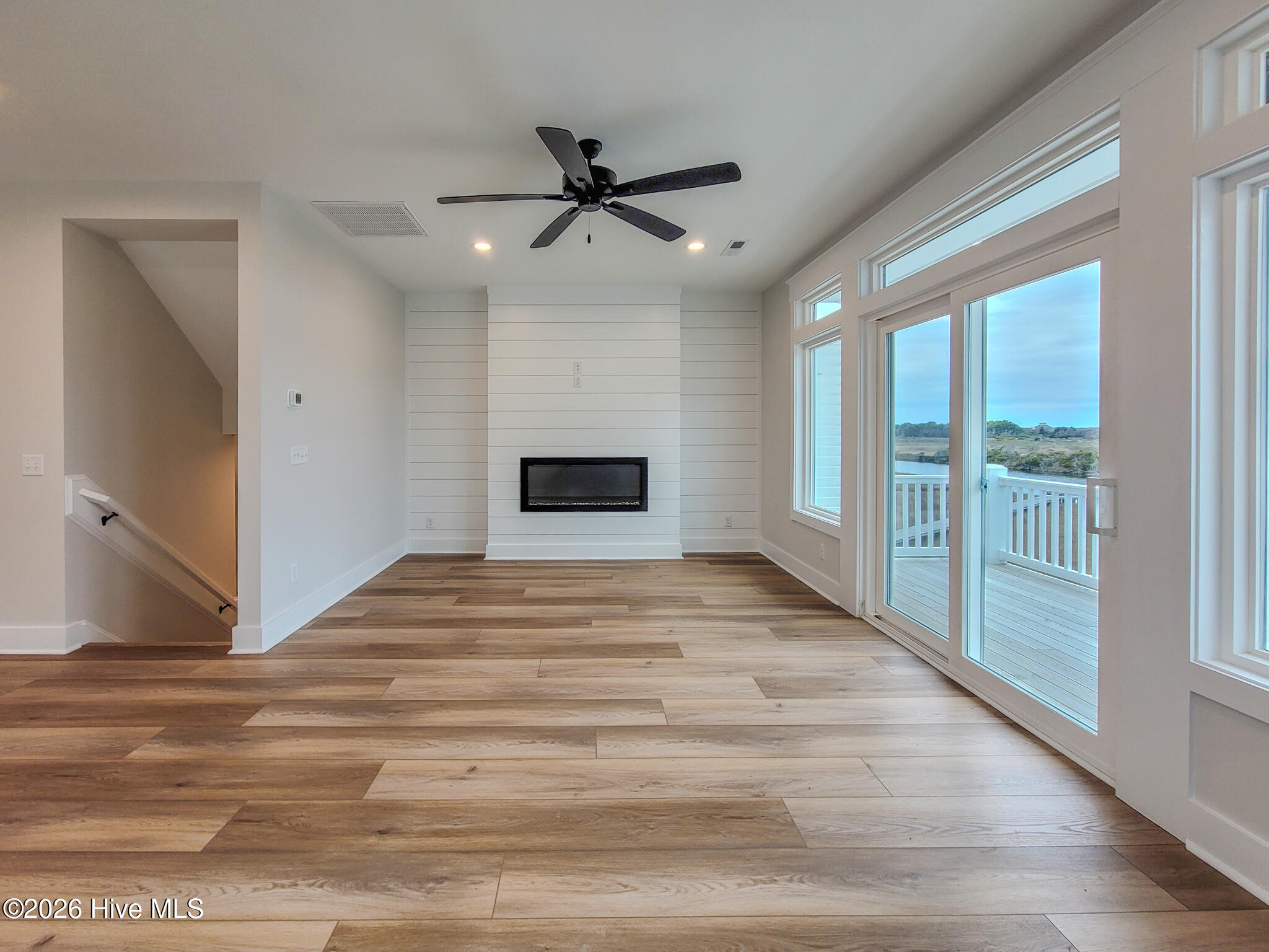 100553642 | Photo 24