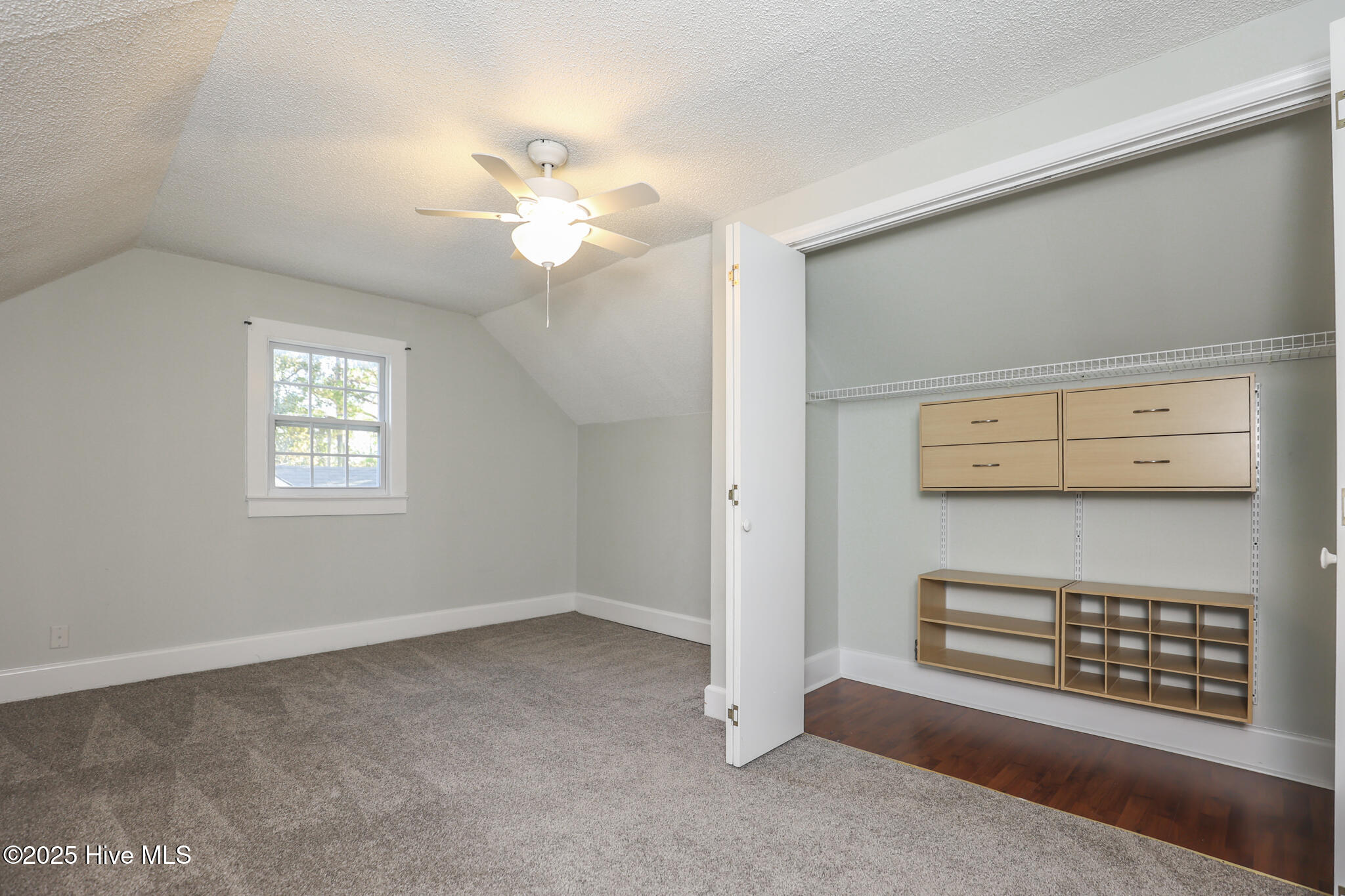 100542091 | Photo 36