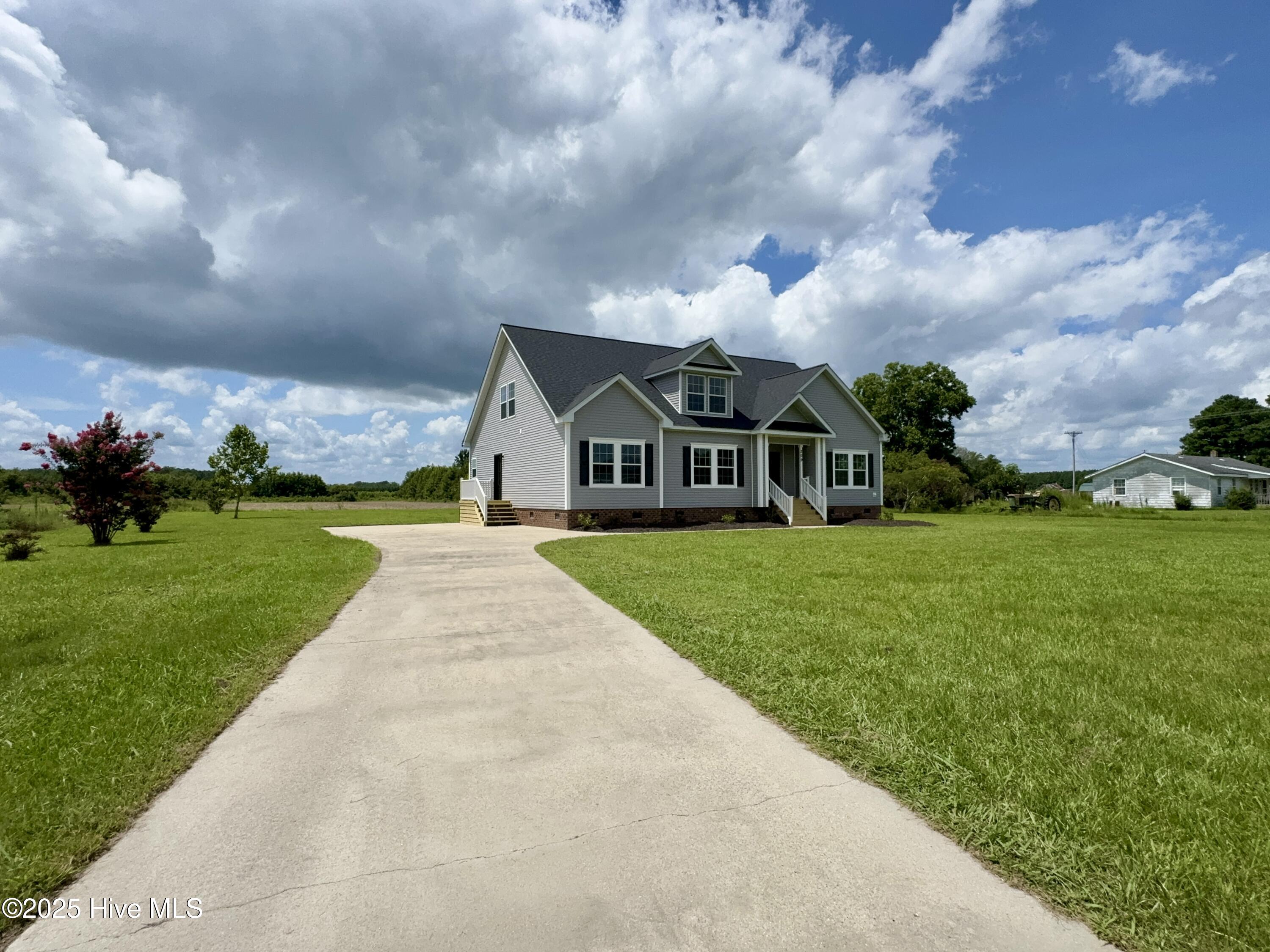 3+ Bed, 2 bonus rooms & 3 bathrooms!