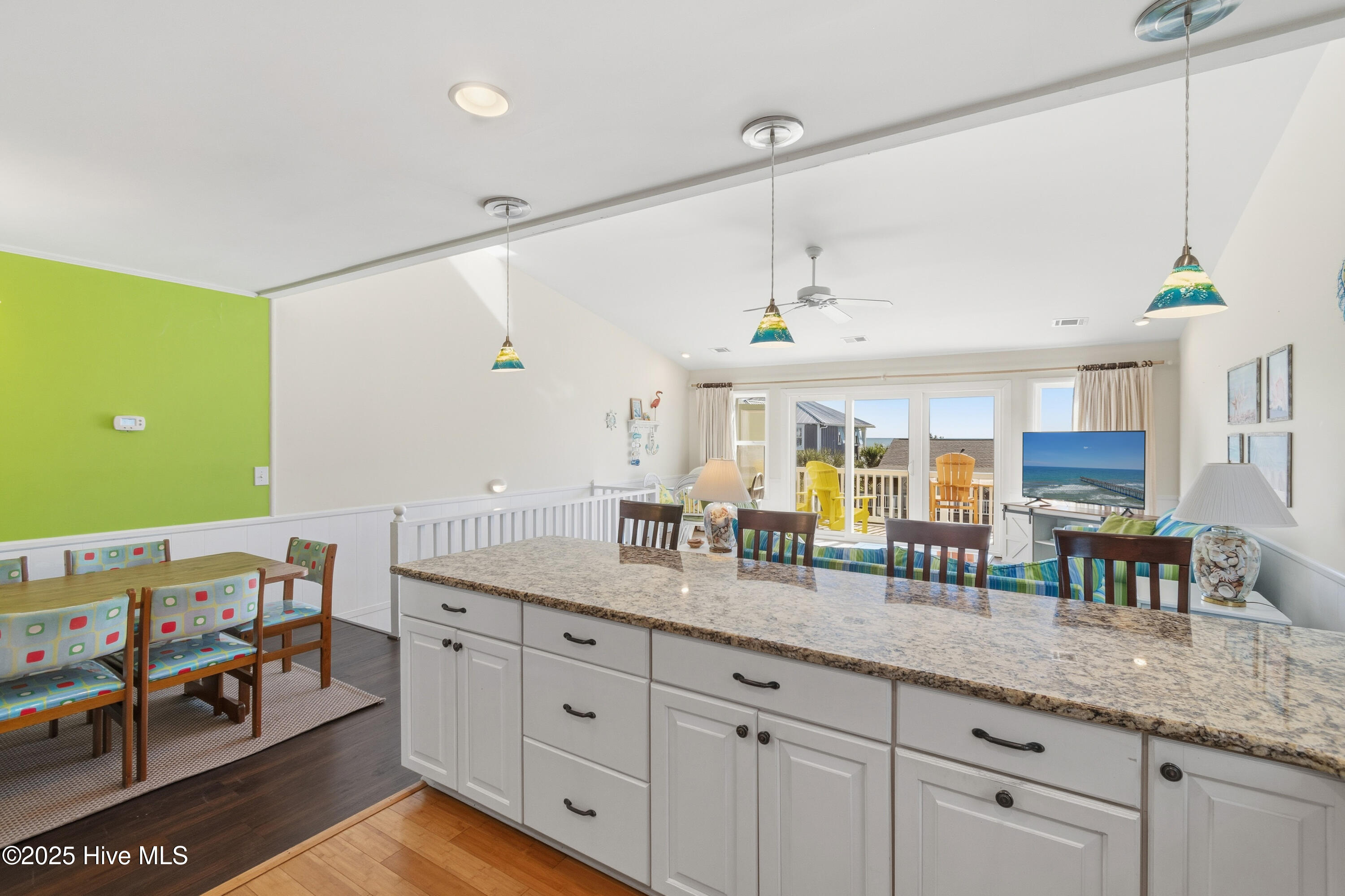 100541923 | Photo 16